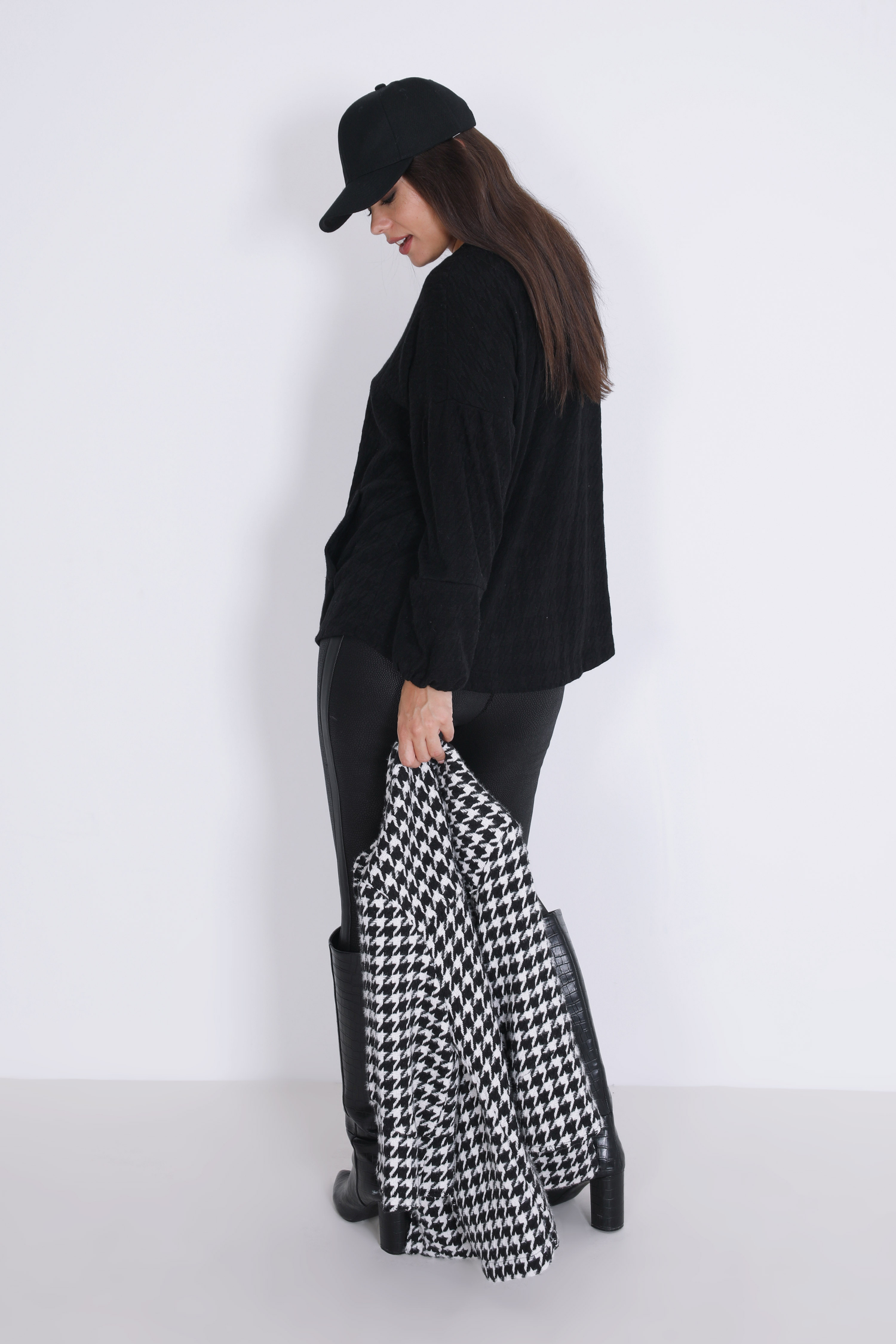 Houndstooth embossed plain knit sweater