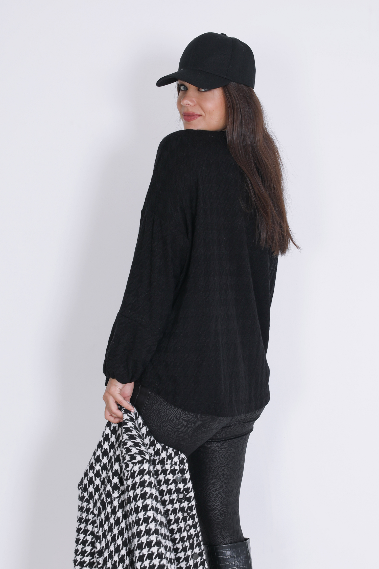 Houndstooth embossed plain knit sweater