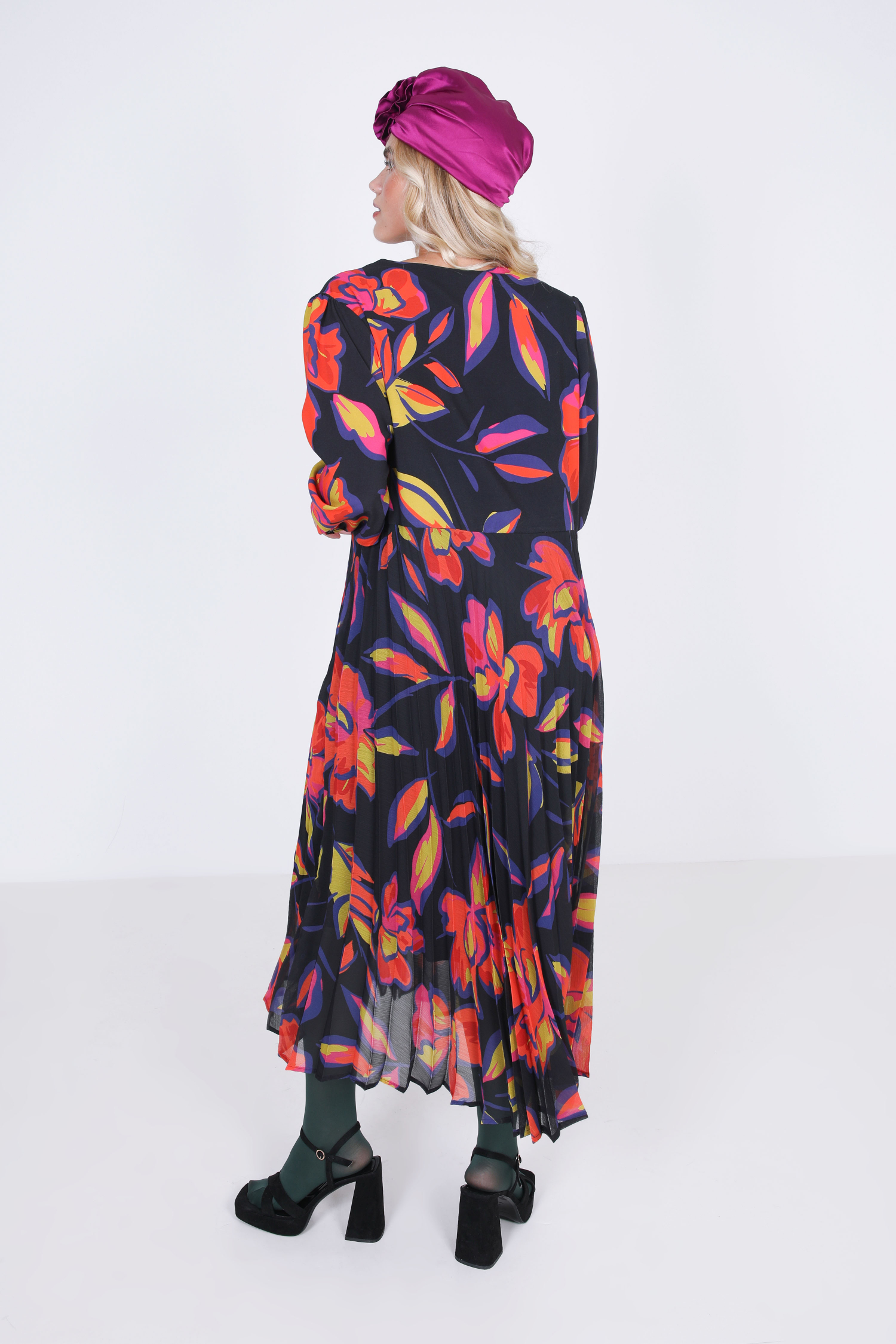 Long printed dress with pleated bottom