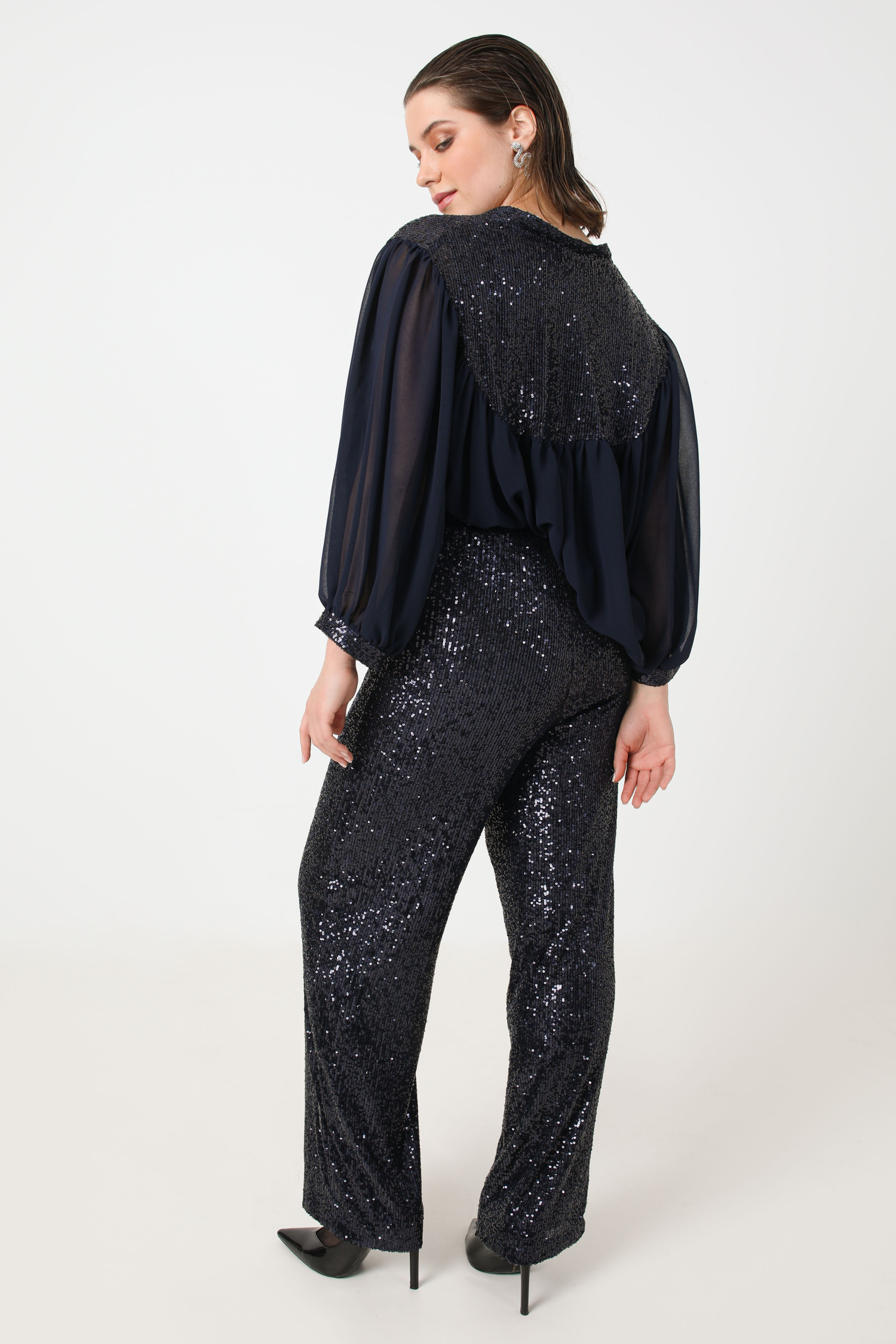 Shirt in plain veil and sequins