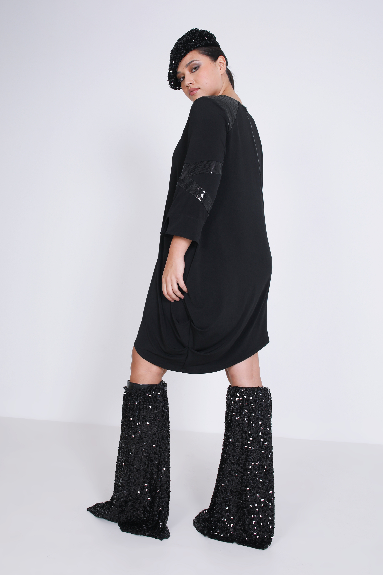 Knit tunic with sequins