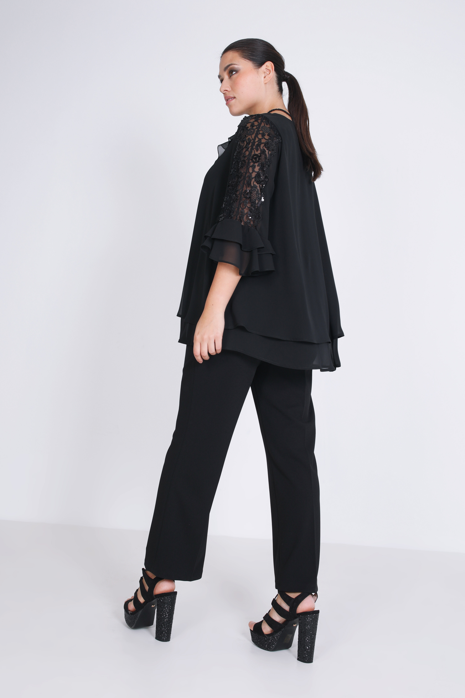 Layered blouse in plain voile with lace