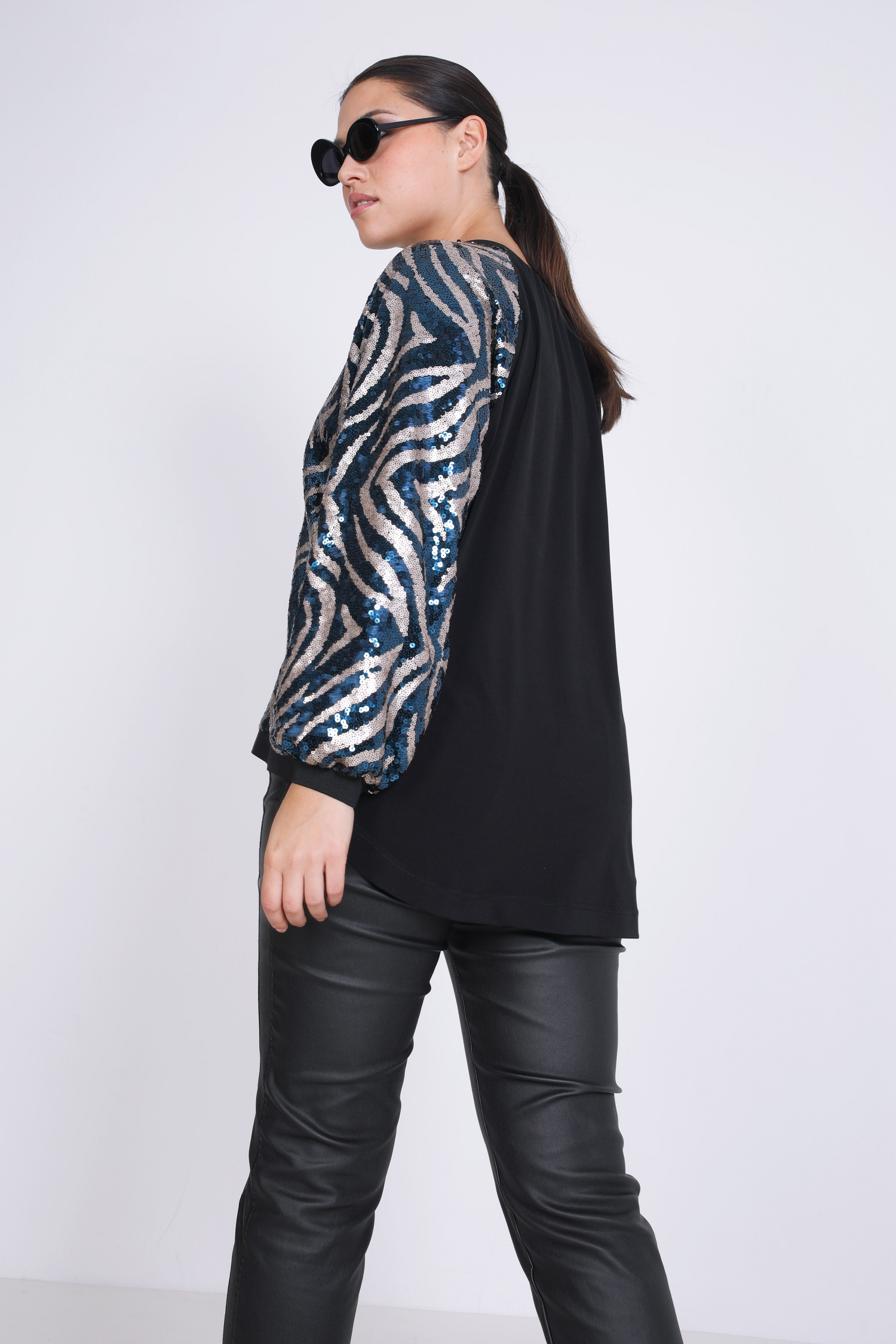 T-shirt in printed sequins and plain knit