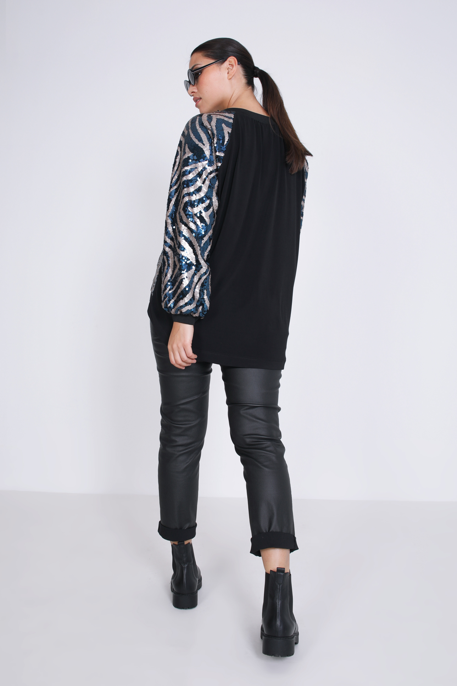 T-shirt in printed sequins and plain knit