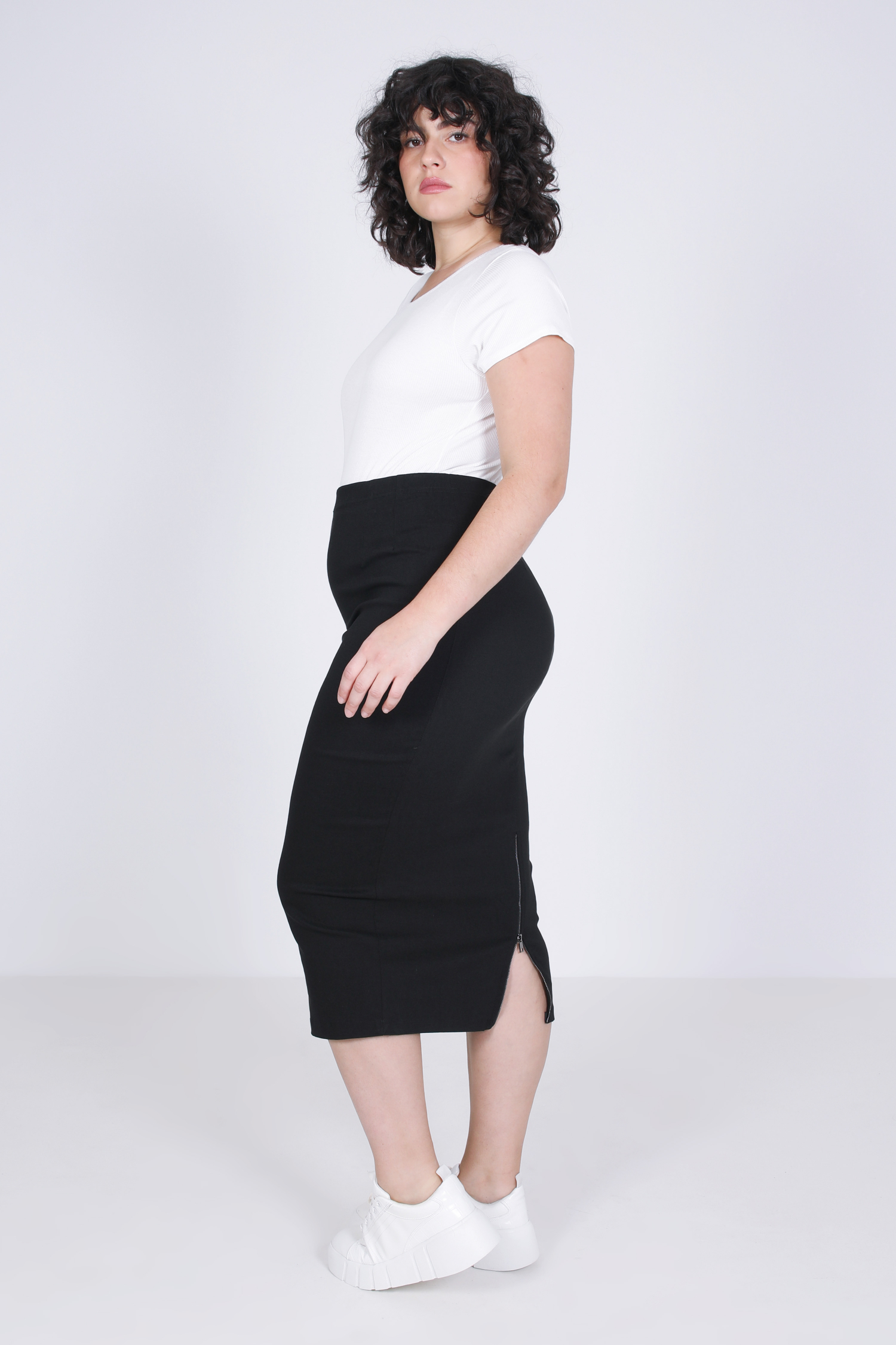 Long pencil skirt with zip