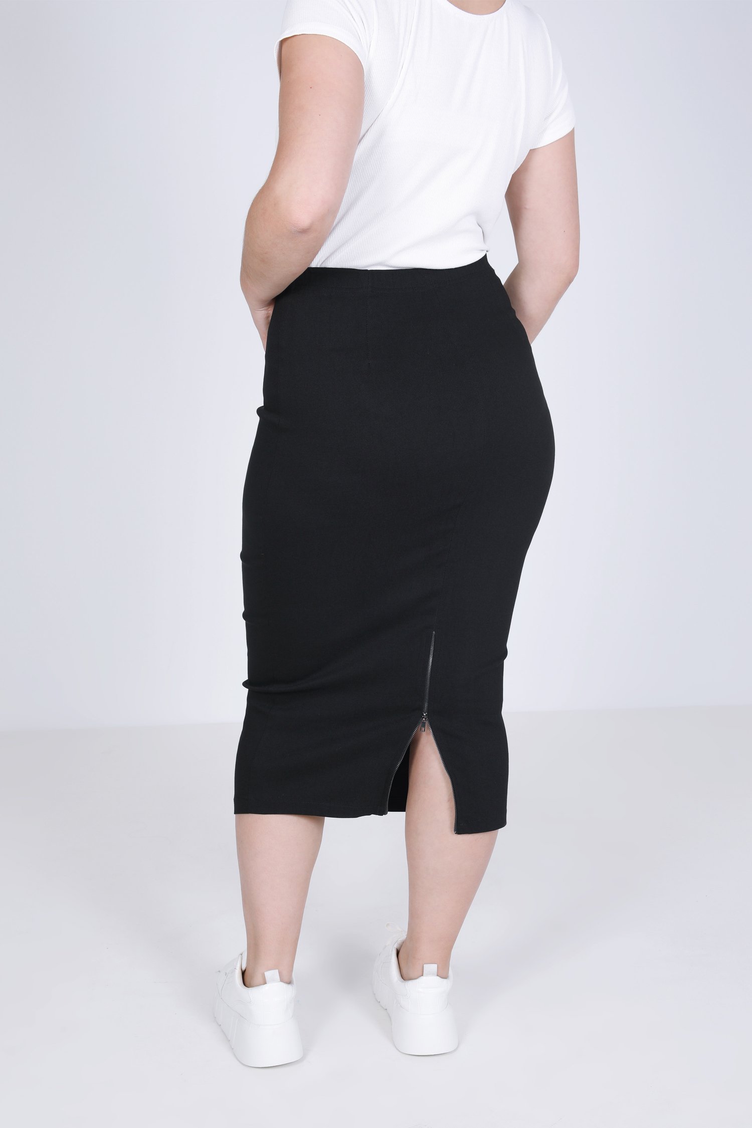 Long pencil skirt with zip