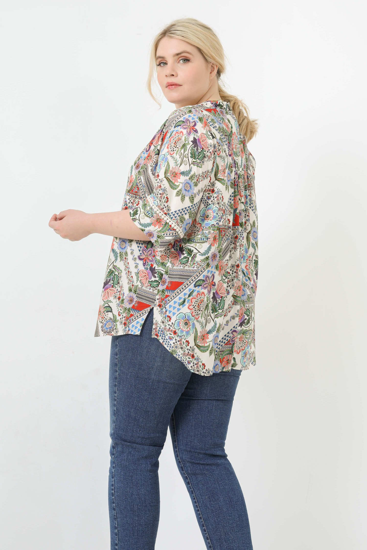 Eco-responsible fabric V-neck printed blouse