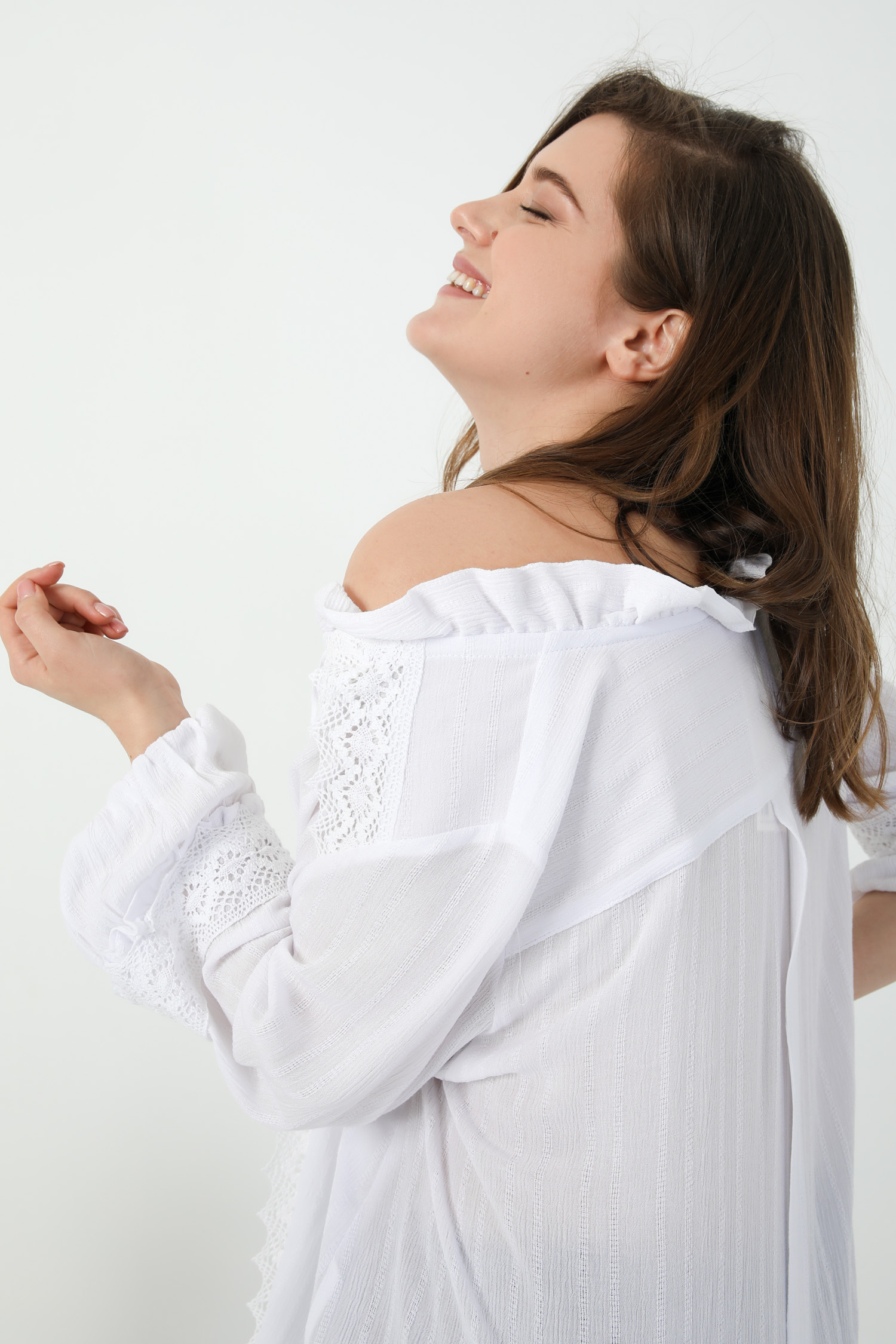 Plain shirt with large braid