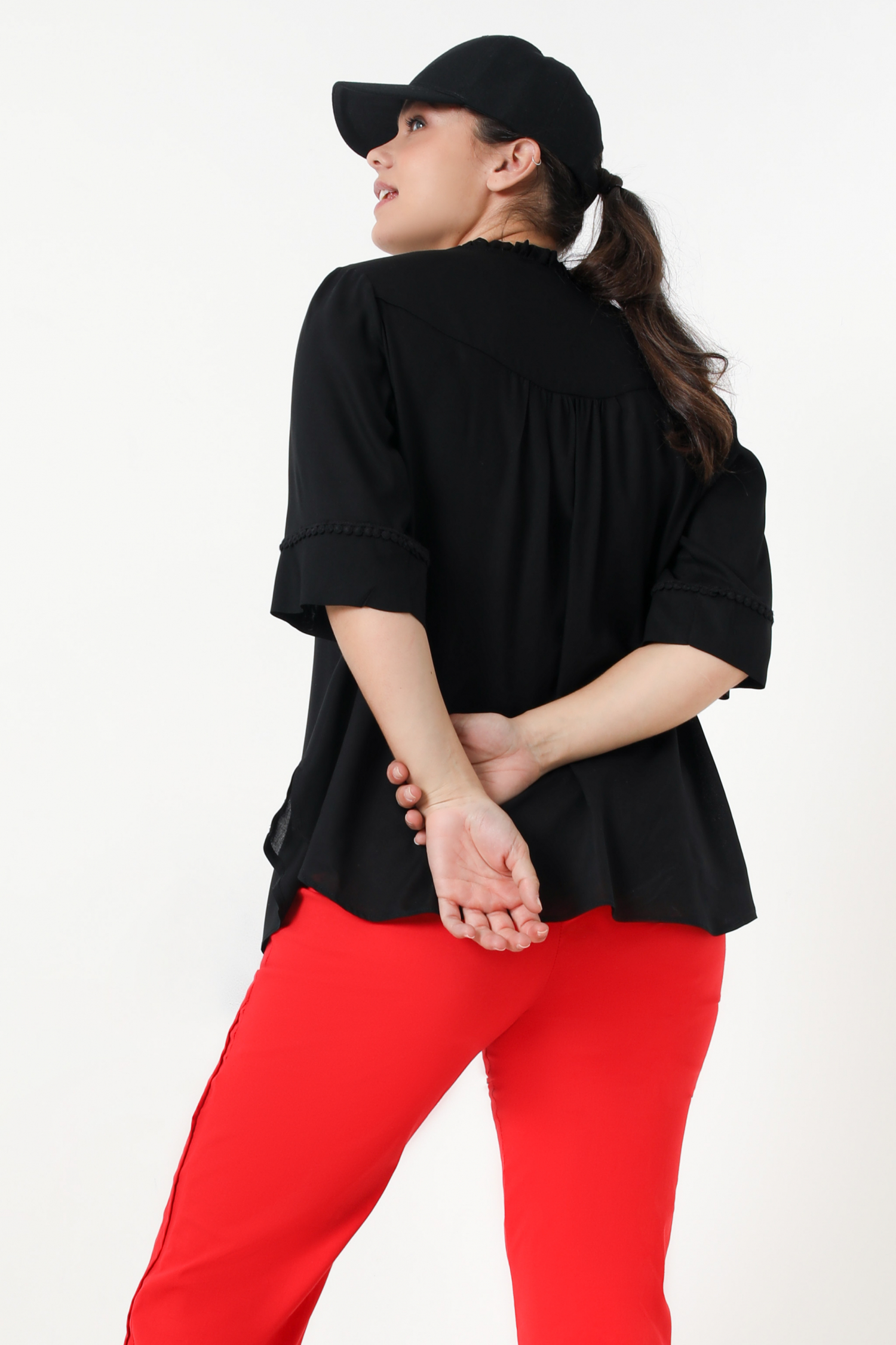 Plain V-neck blouse in eco-responsible material