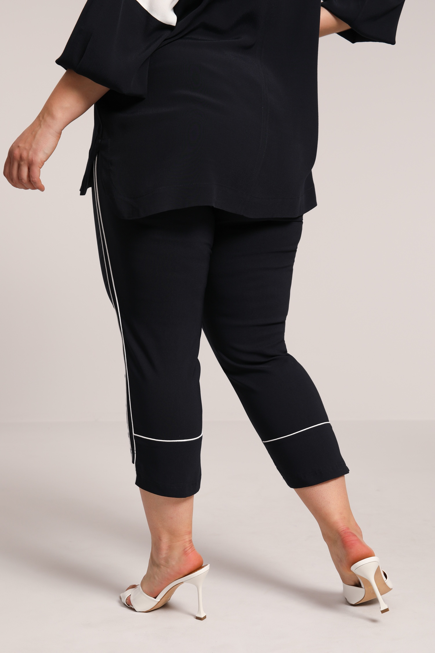 Pantalon 7/8ème en bengaline avec passepoil