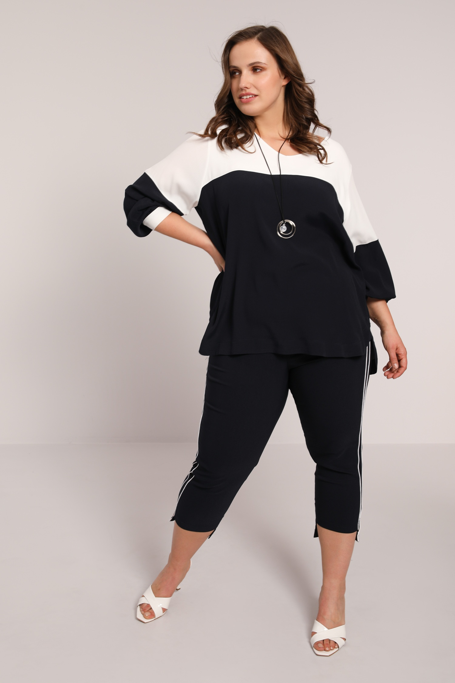 Pantalon 7/8ème en bengaline avec passepoil