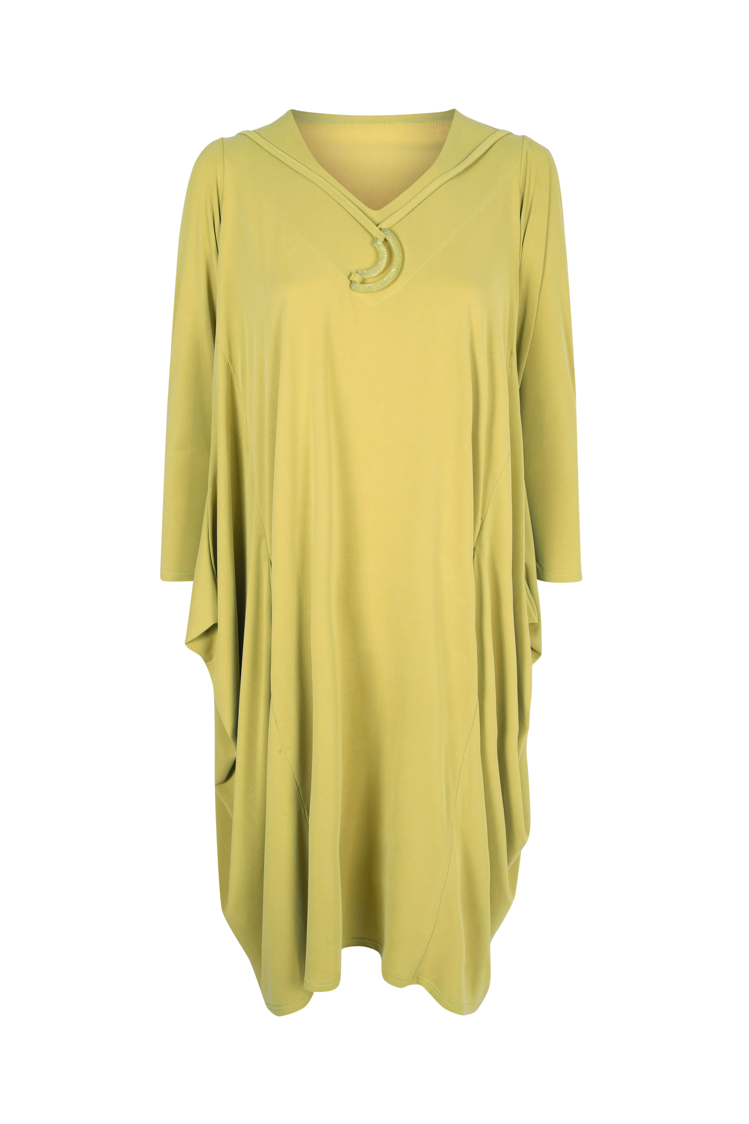 robe longue en maille avec collier décoratif 