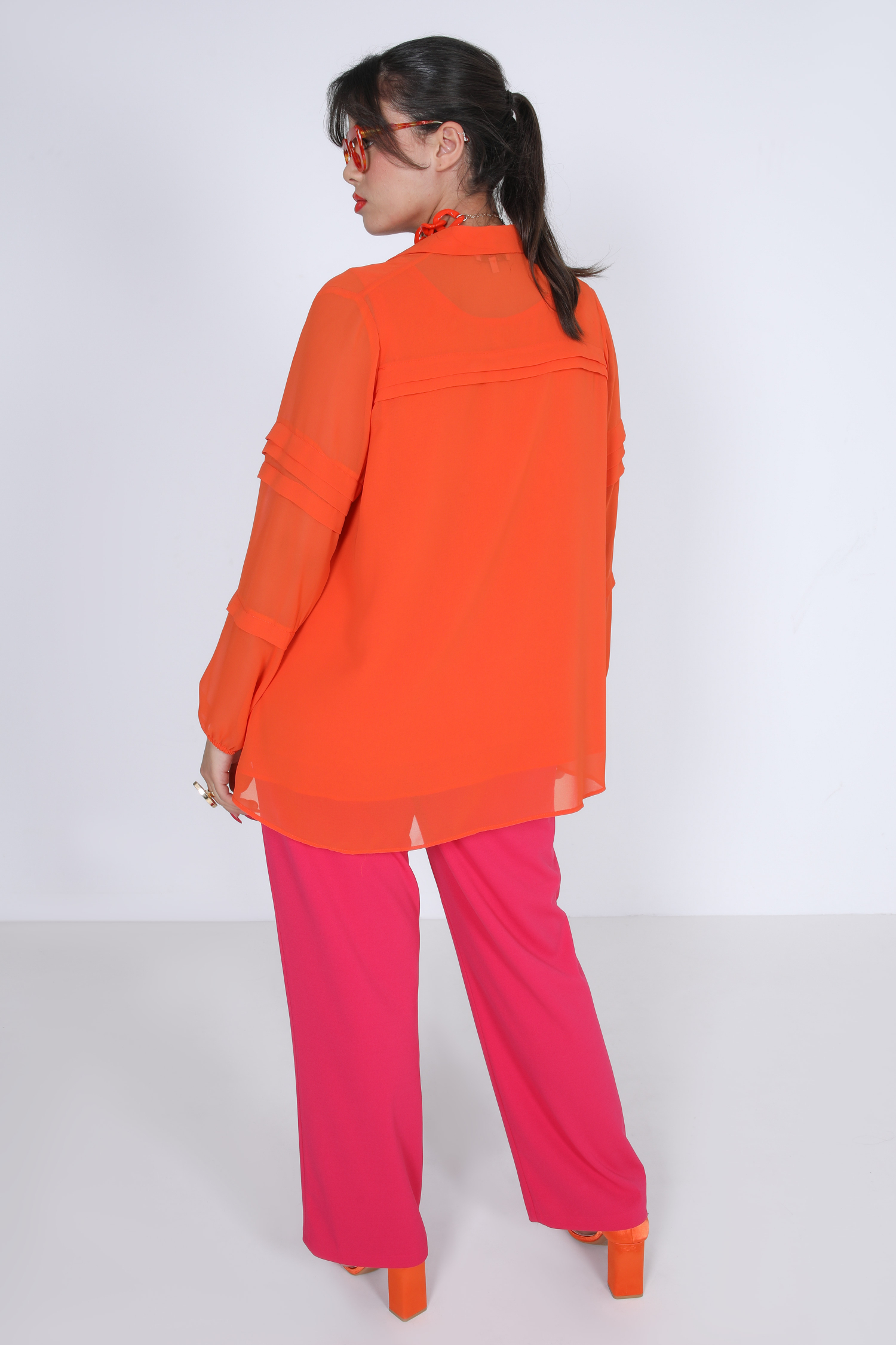 Plain voile shirt with a top underneath (expedition March 15/20)