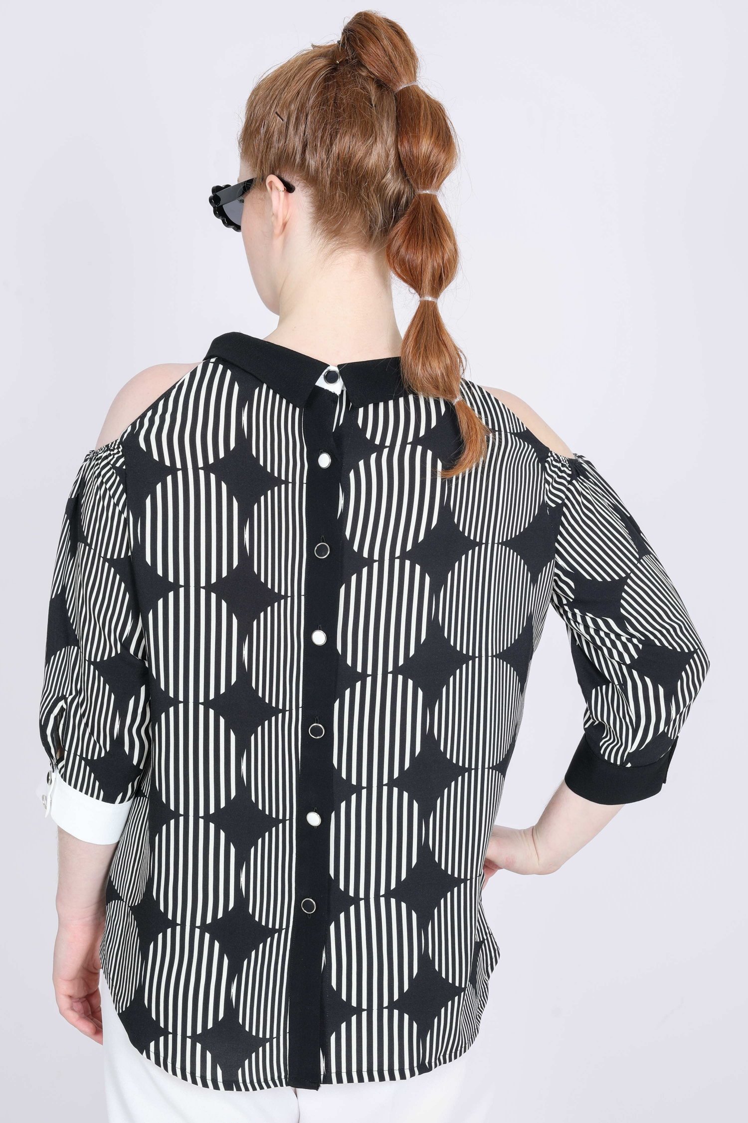 Printed shirt with opening on the shoulder