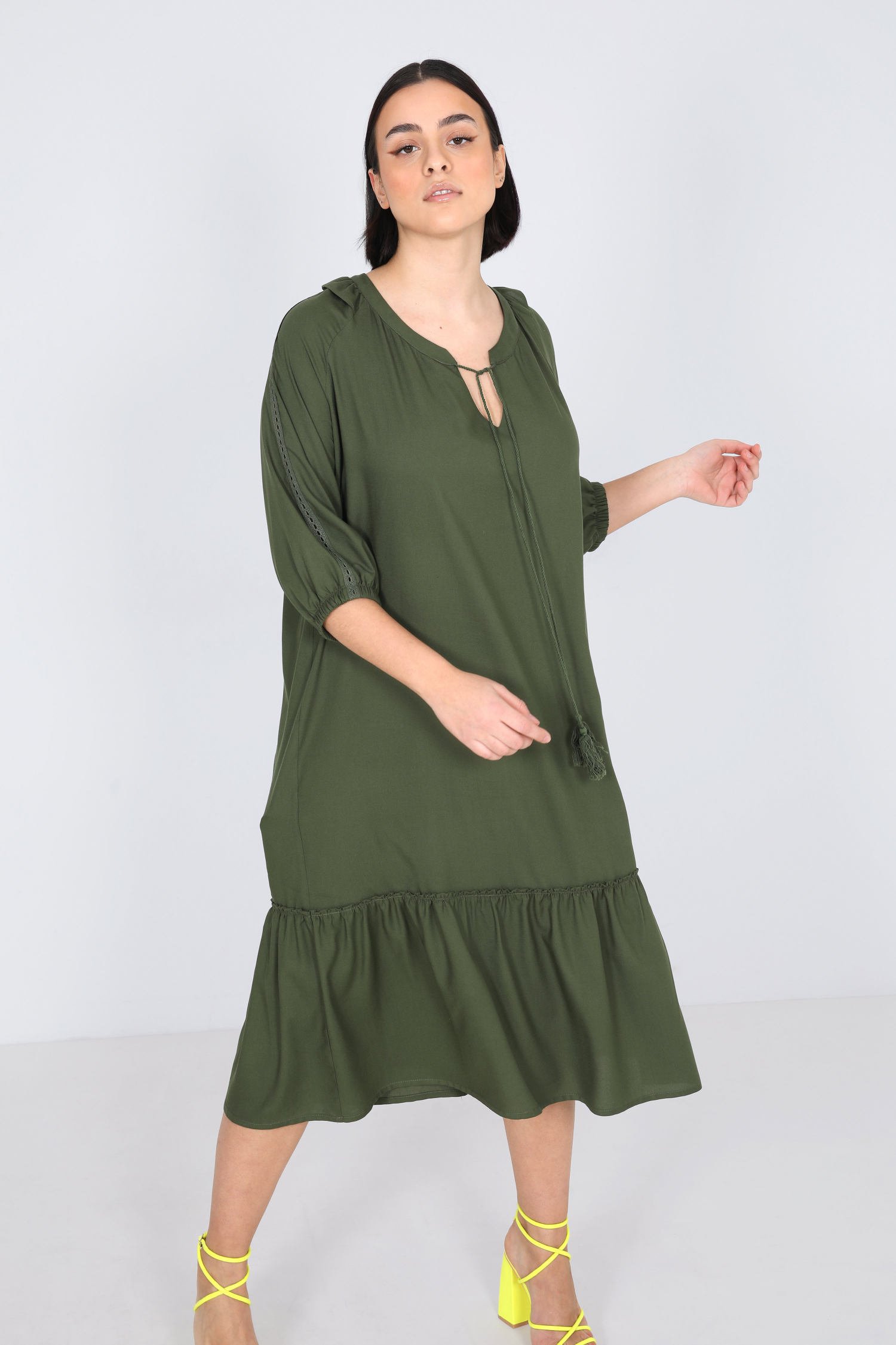 Long plain dress with pompom link