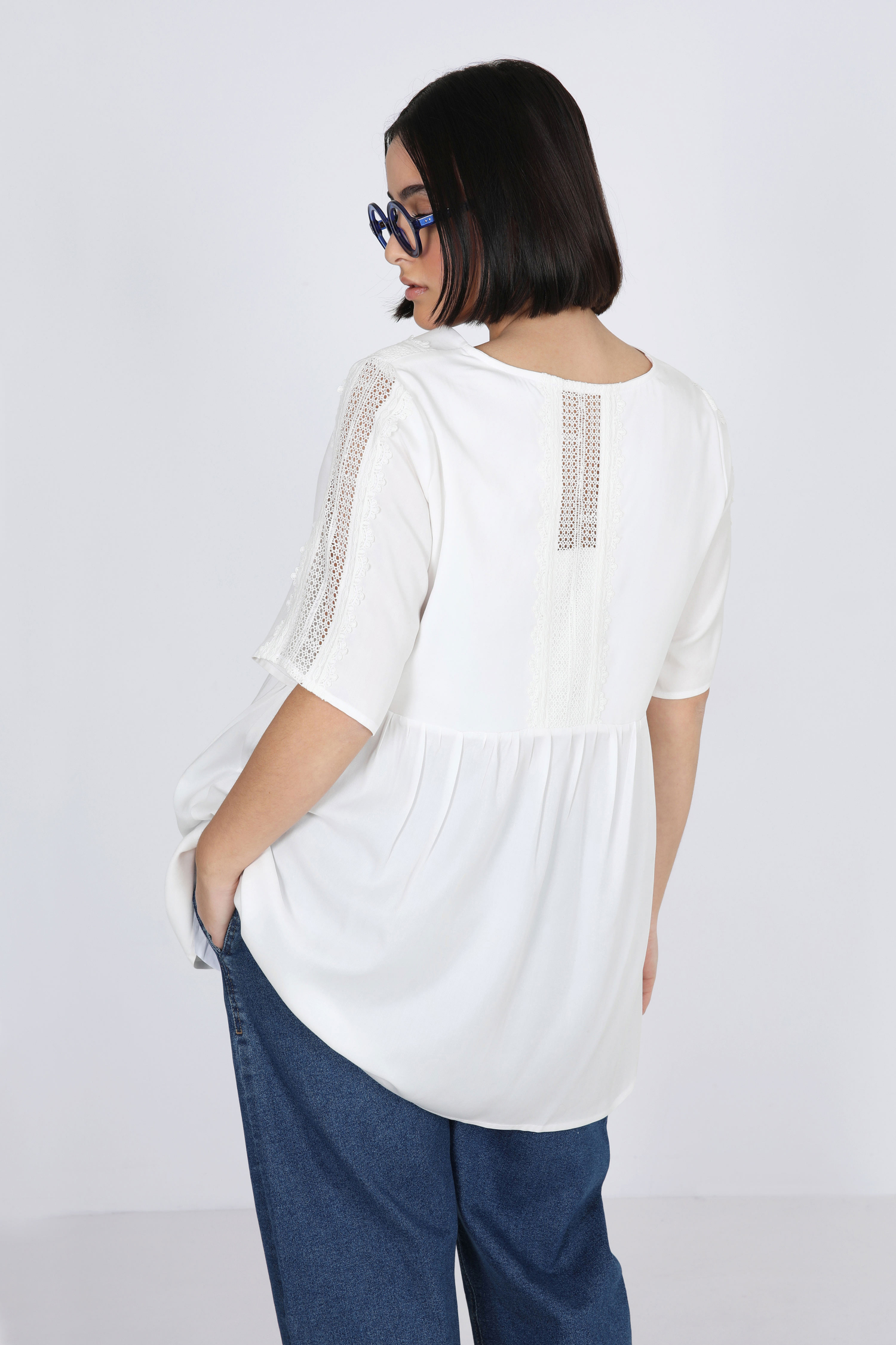 Plain blouse with wide braid