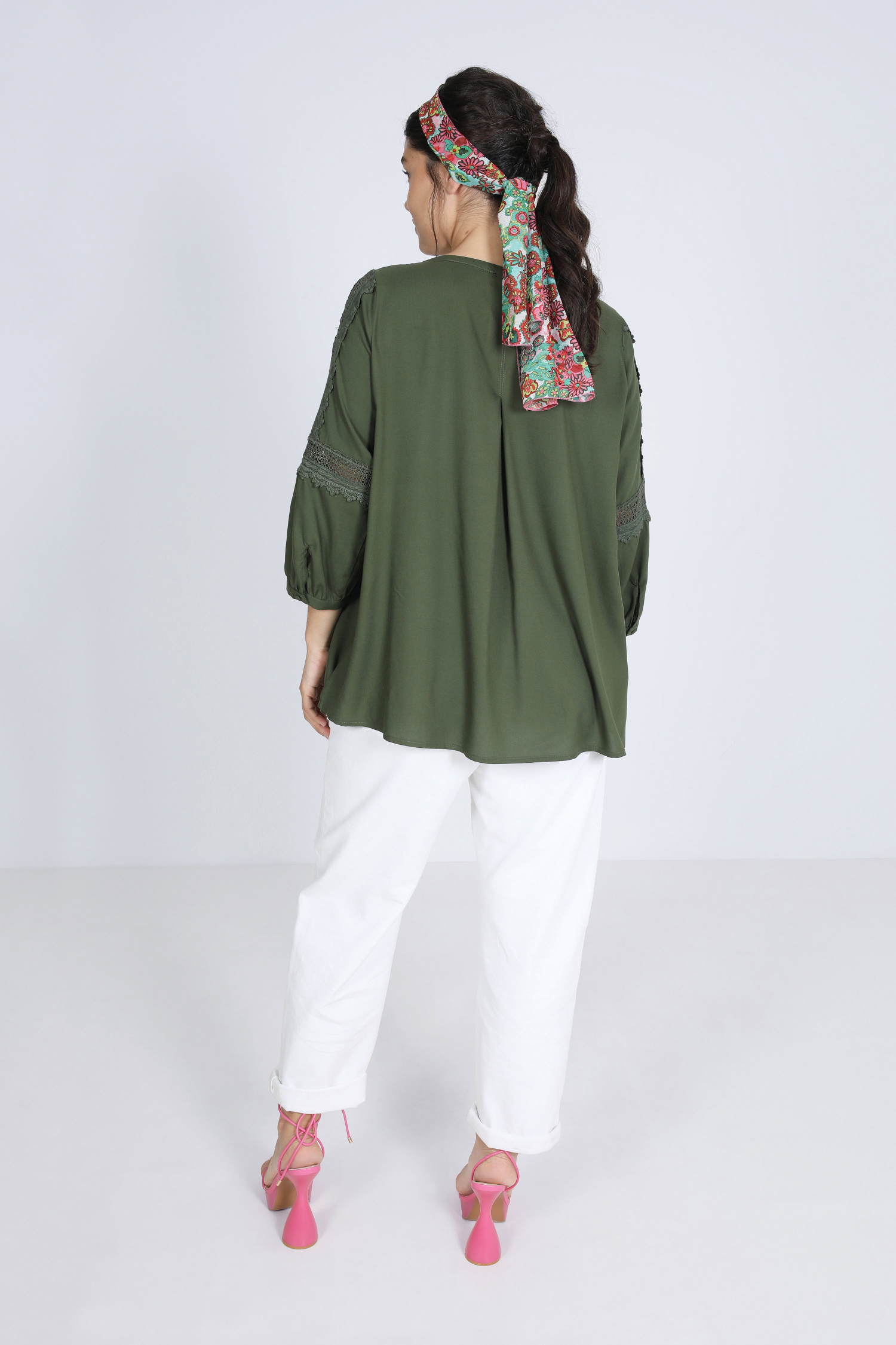 Plain blouse with wide braid