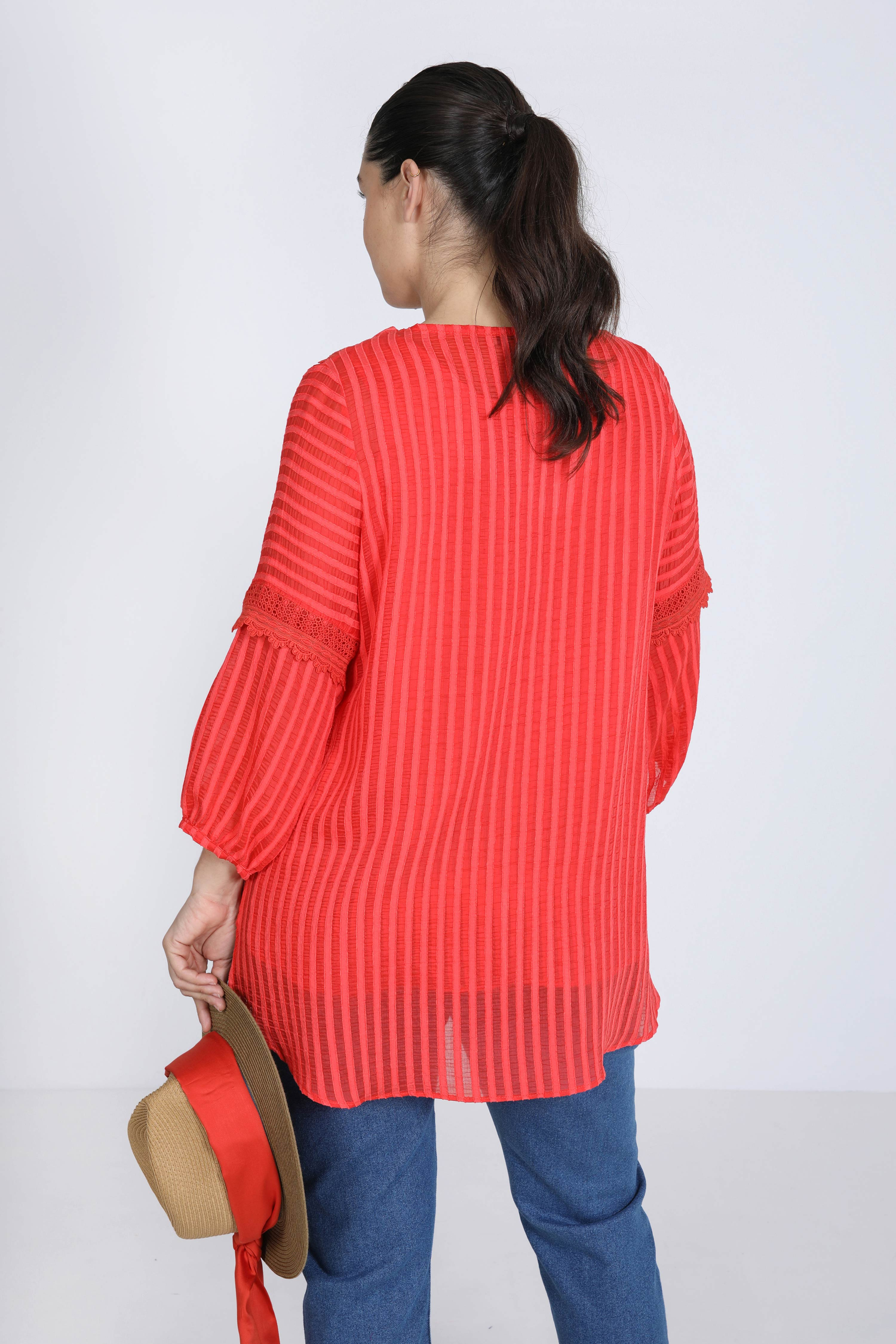 Blouse en voile gaufré effet rayure ton/ton
