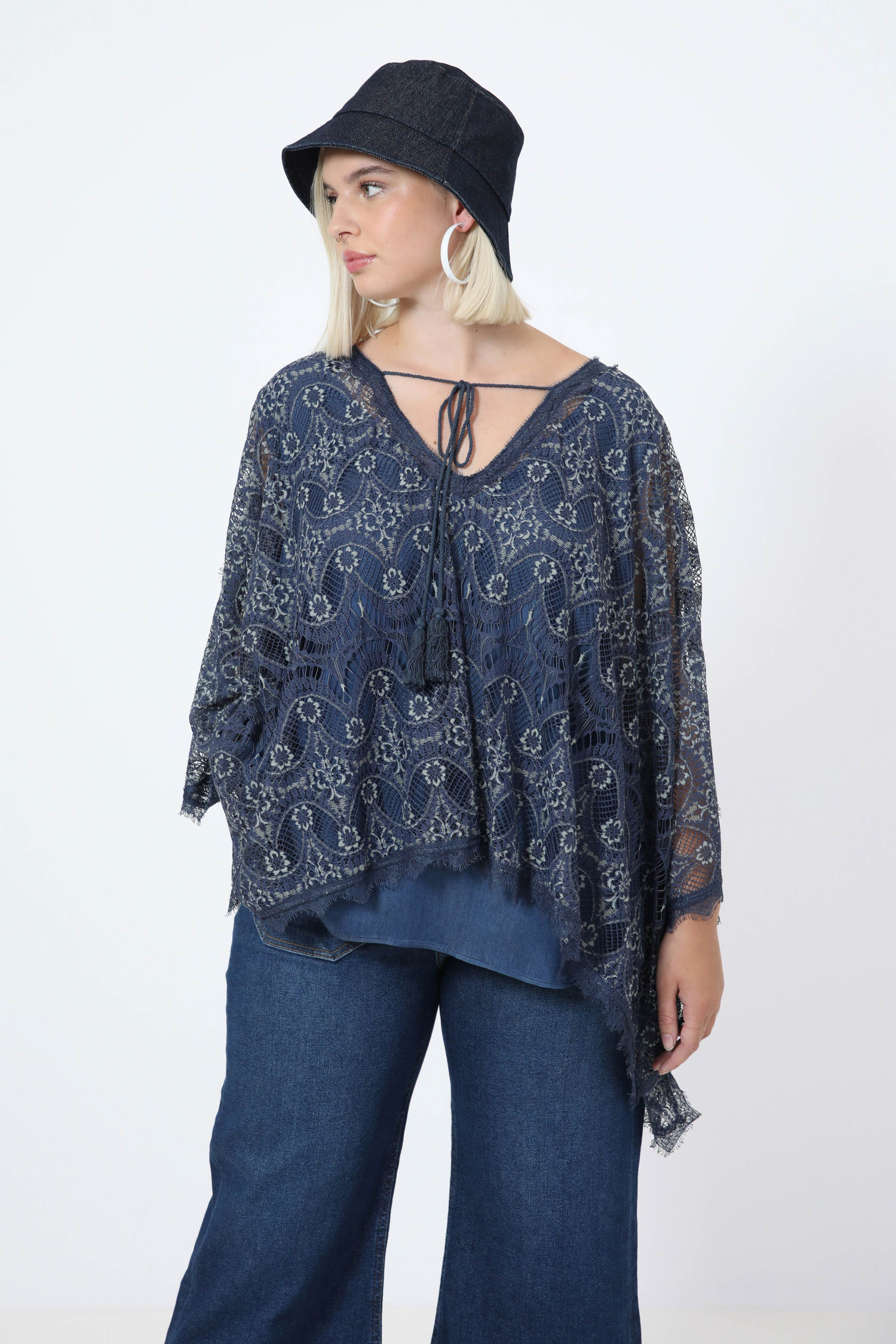 Oversized lace blouse with tank top
