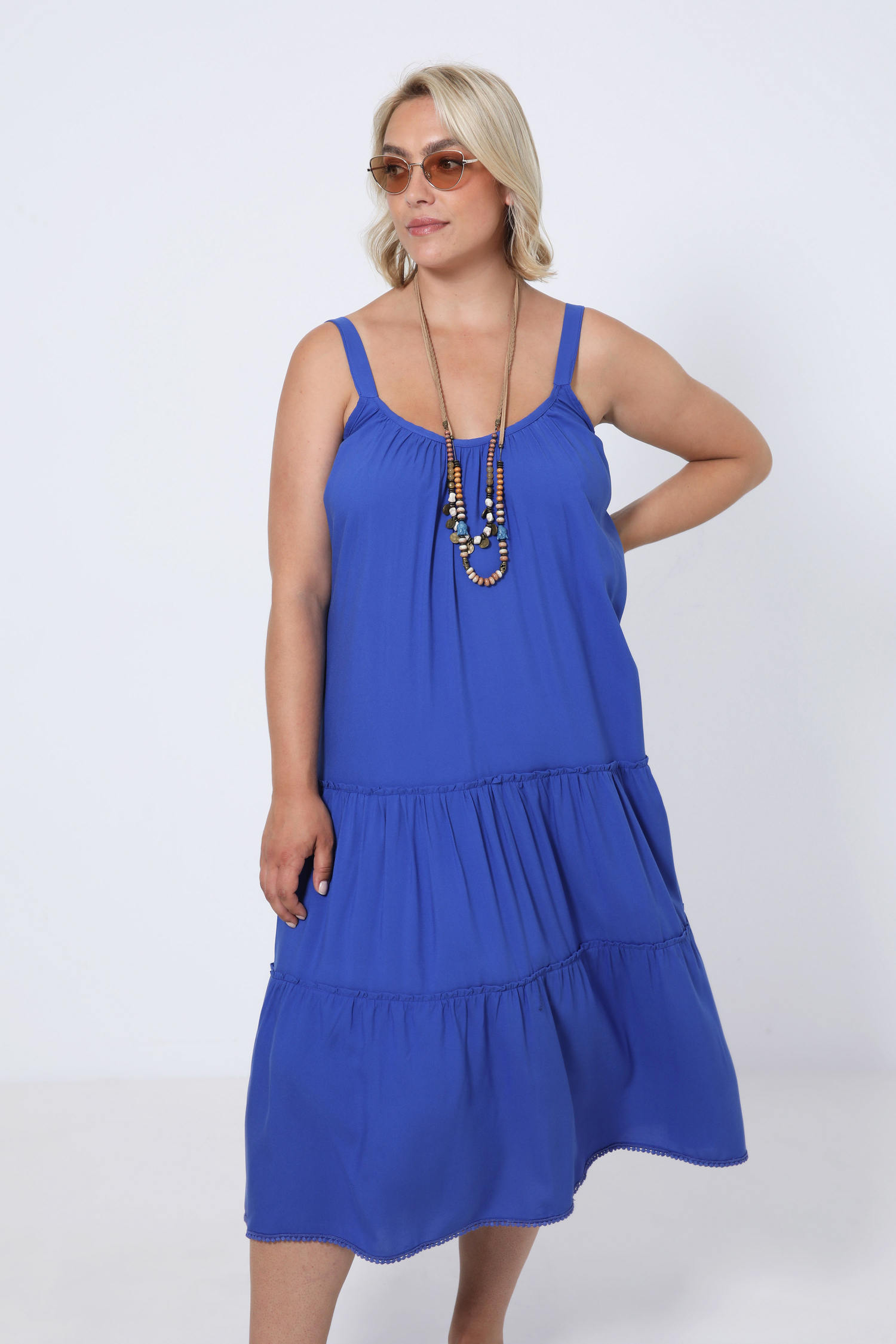 Robe longue unie à bretelles style bohème volantée