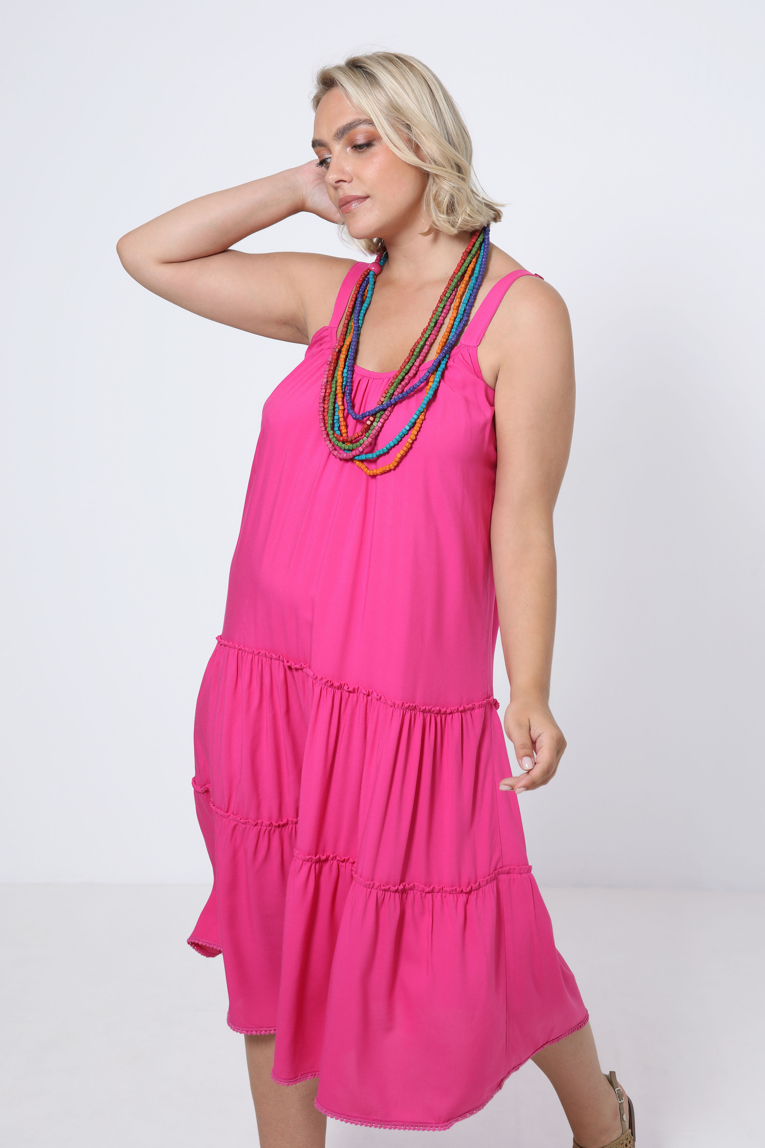 Robe longue unie à bretelles style bohème volantée