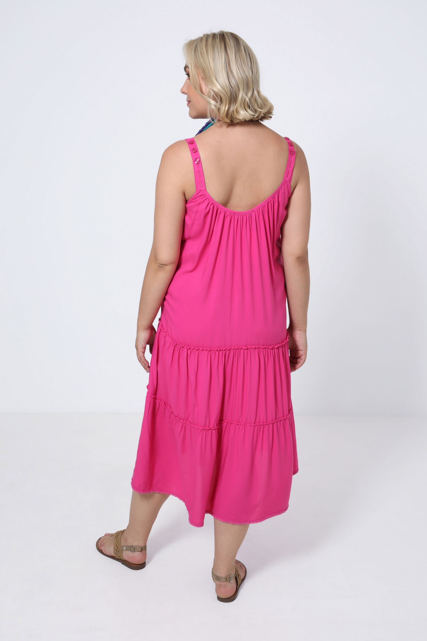 Robe longue unie à bretelles style bohème volantée