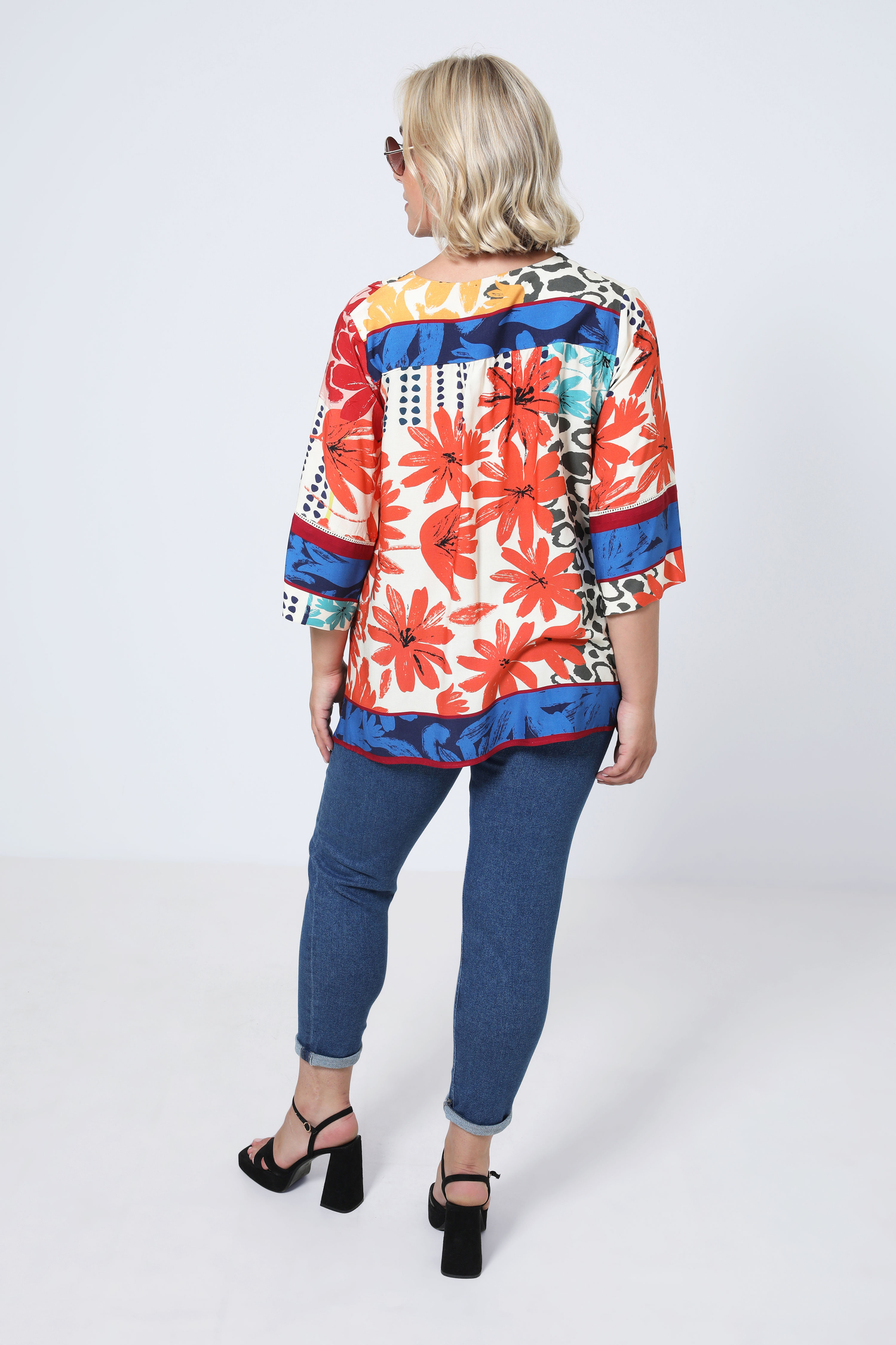 Printed blouse with a design with a base