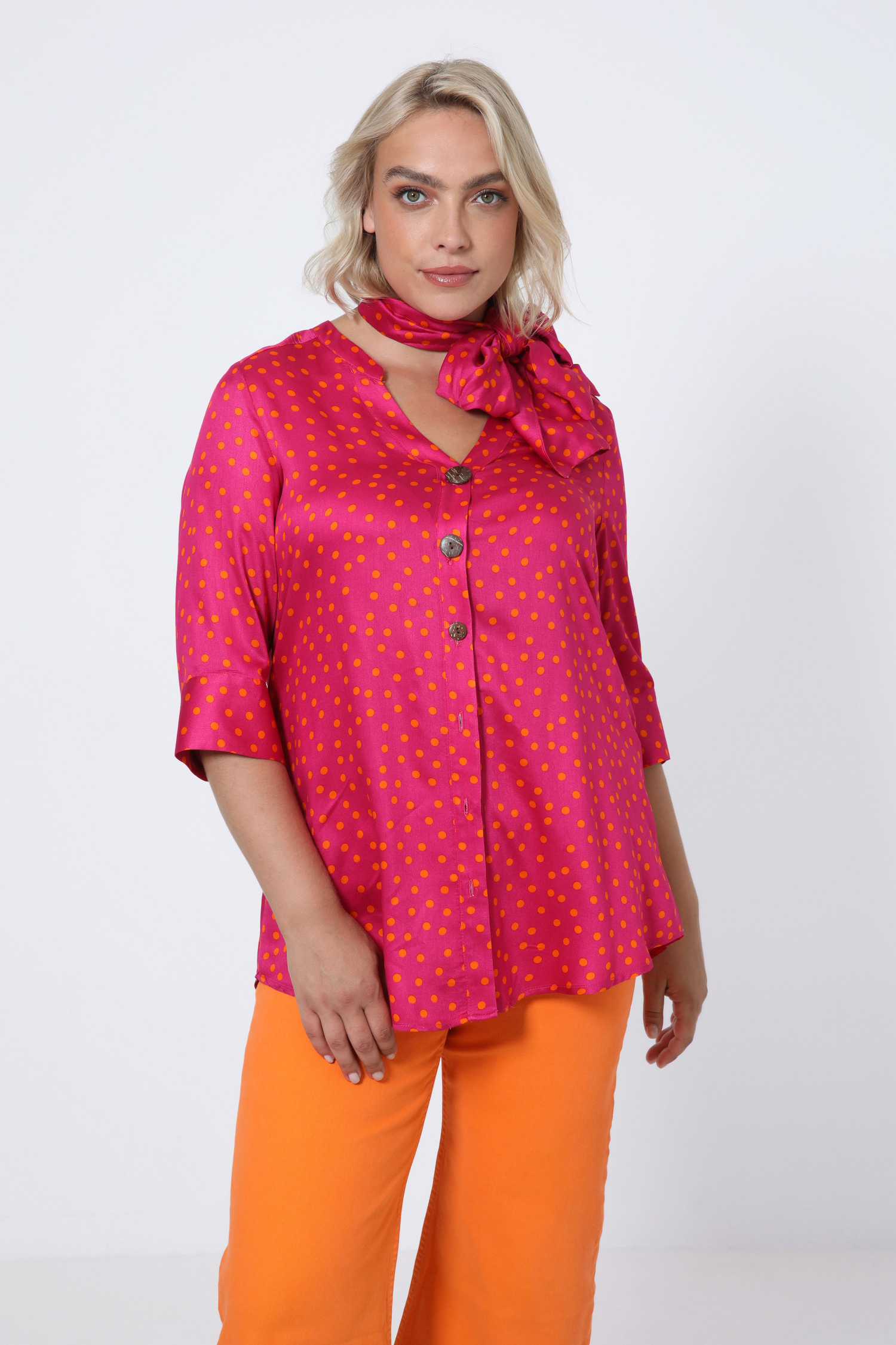 Printed satin effect shirt with wooden buttons