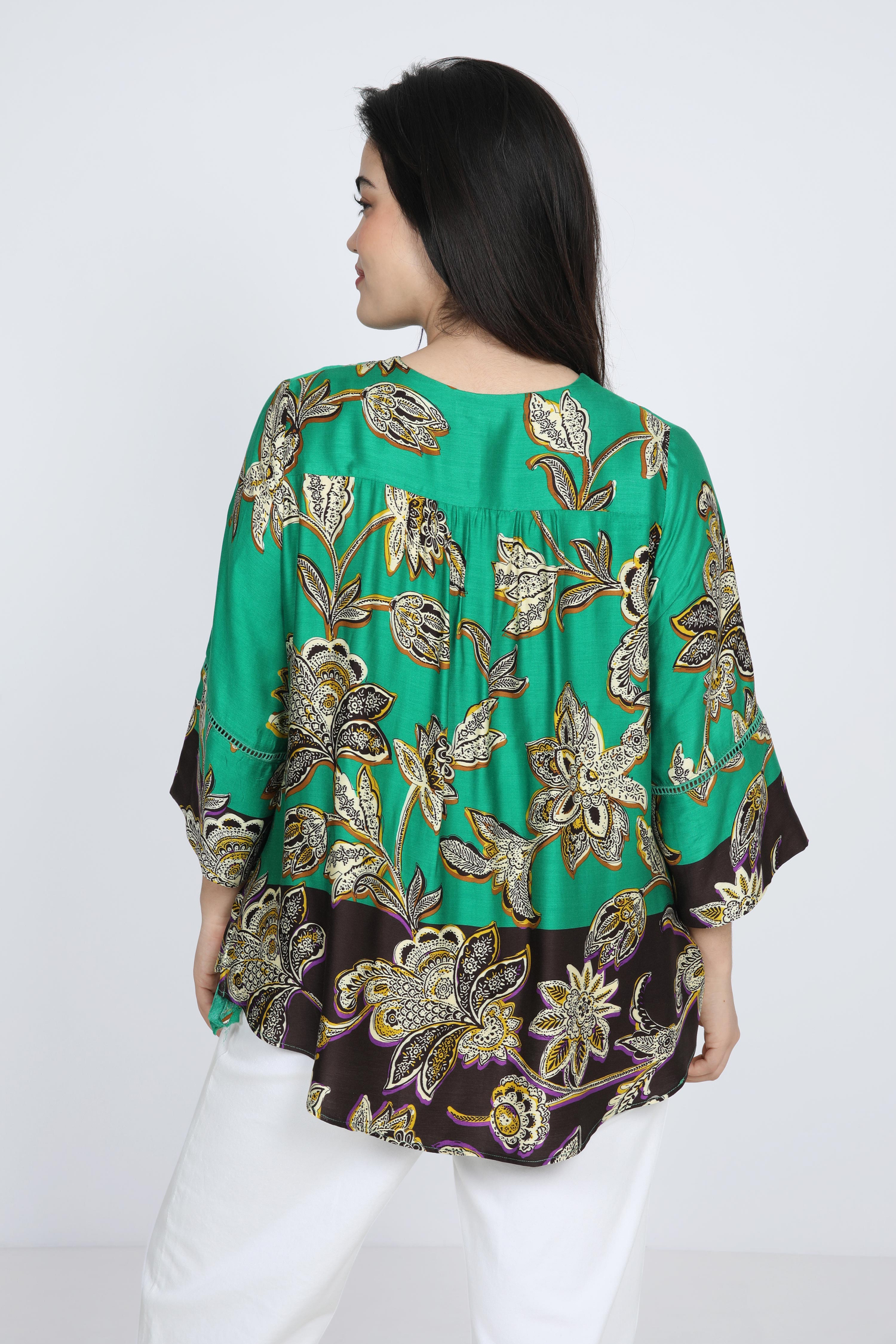 Blouse satinée en imprimé à base avec galon