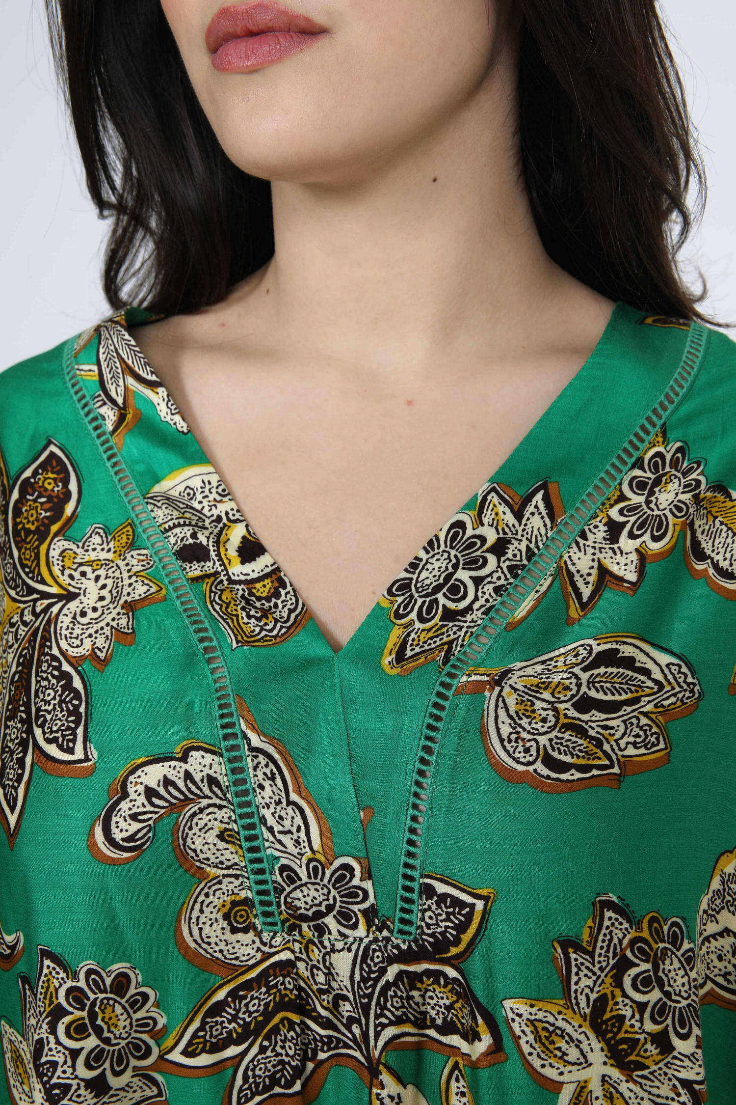 Blouse satinée en imprimé à base avec galon
