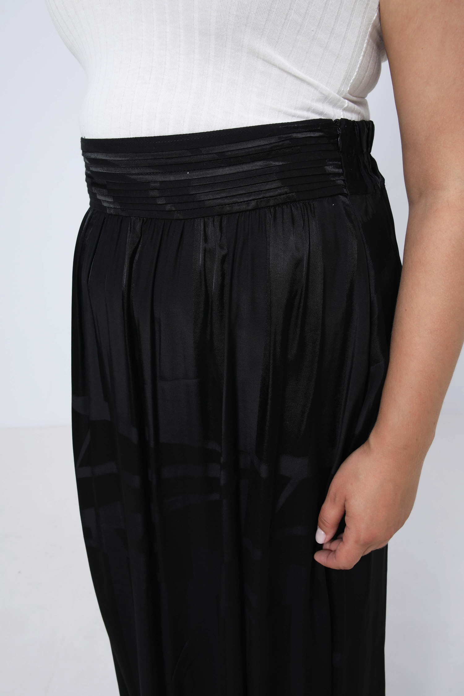 Long skirt in plain satin jacquard