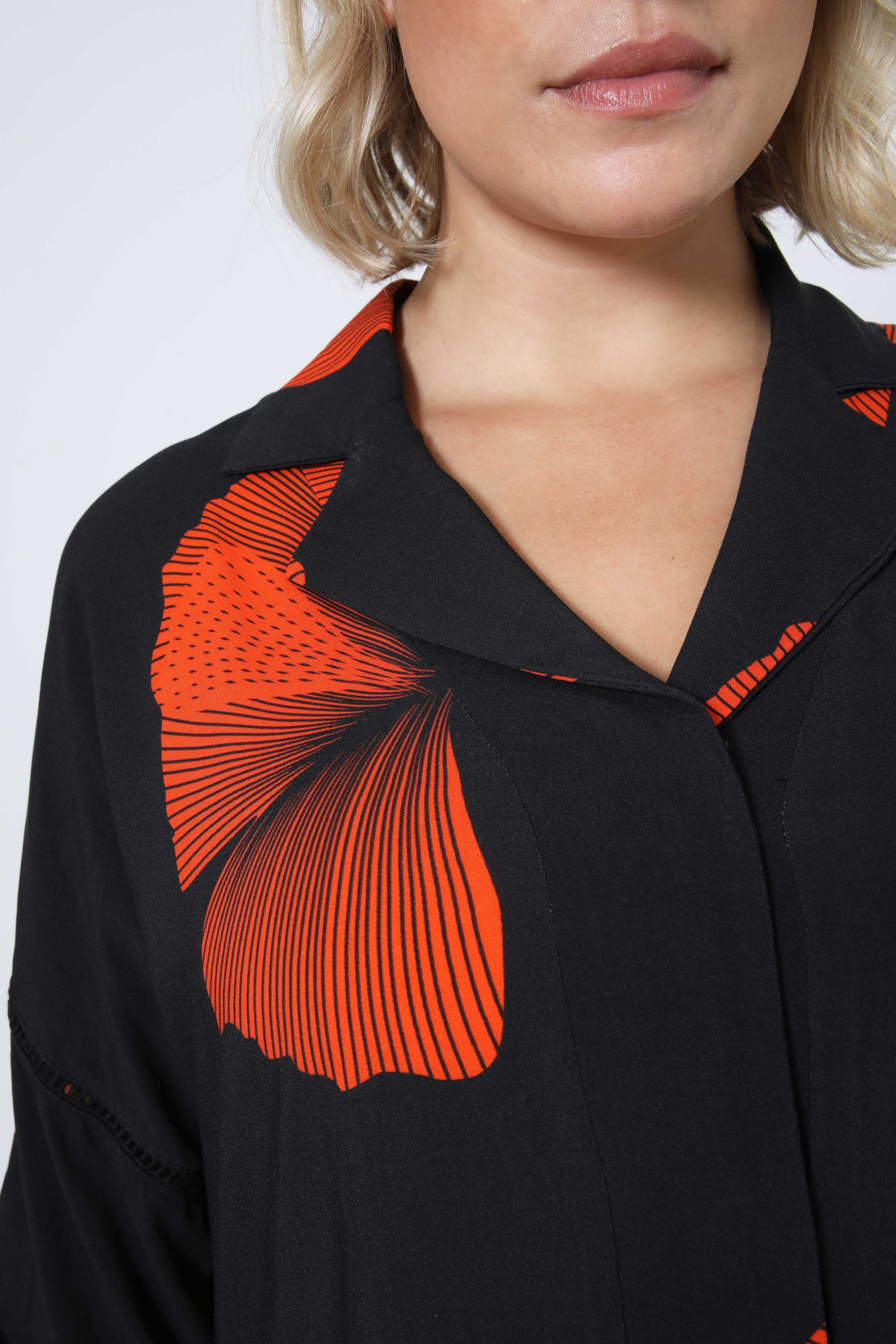 Robe droite avec galon