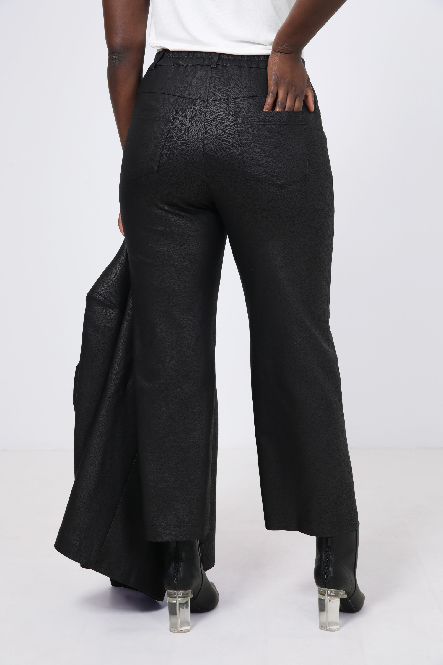 5-pocket trousers in cracked effect faux leather