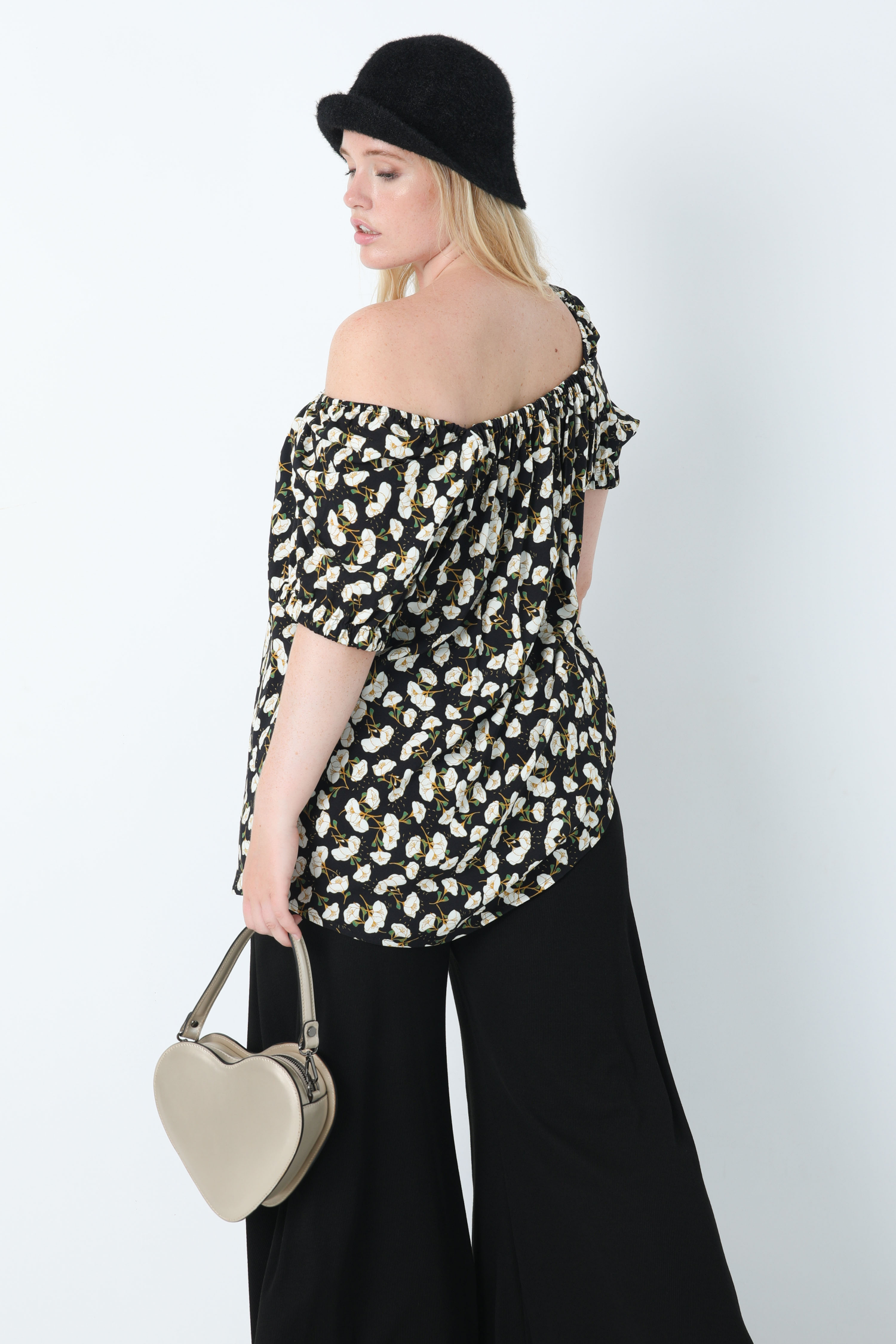 Printed blouse with fabric square neckline