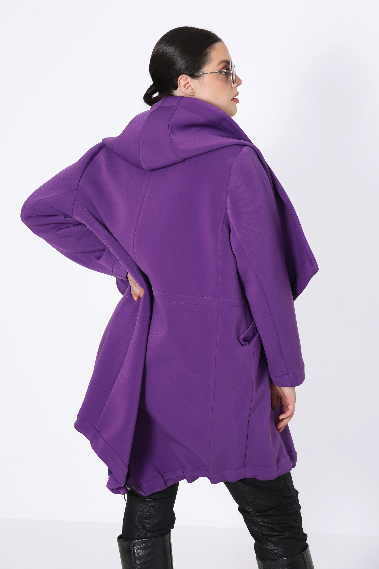 Manteau 7/8 avec un capuche