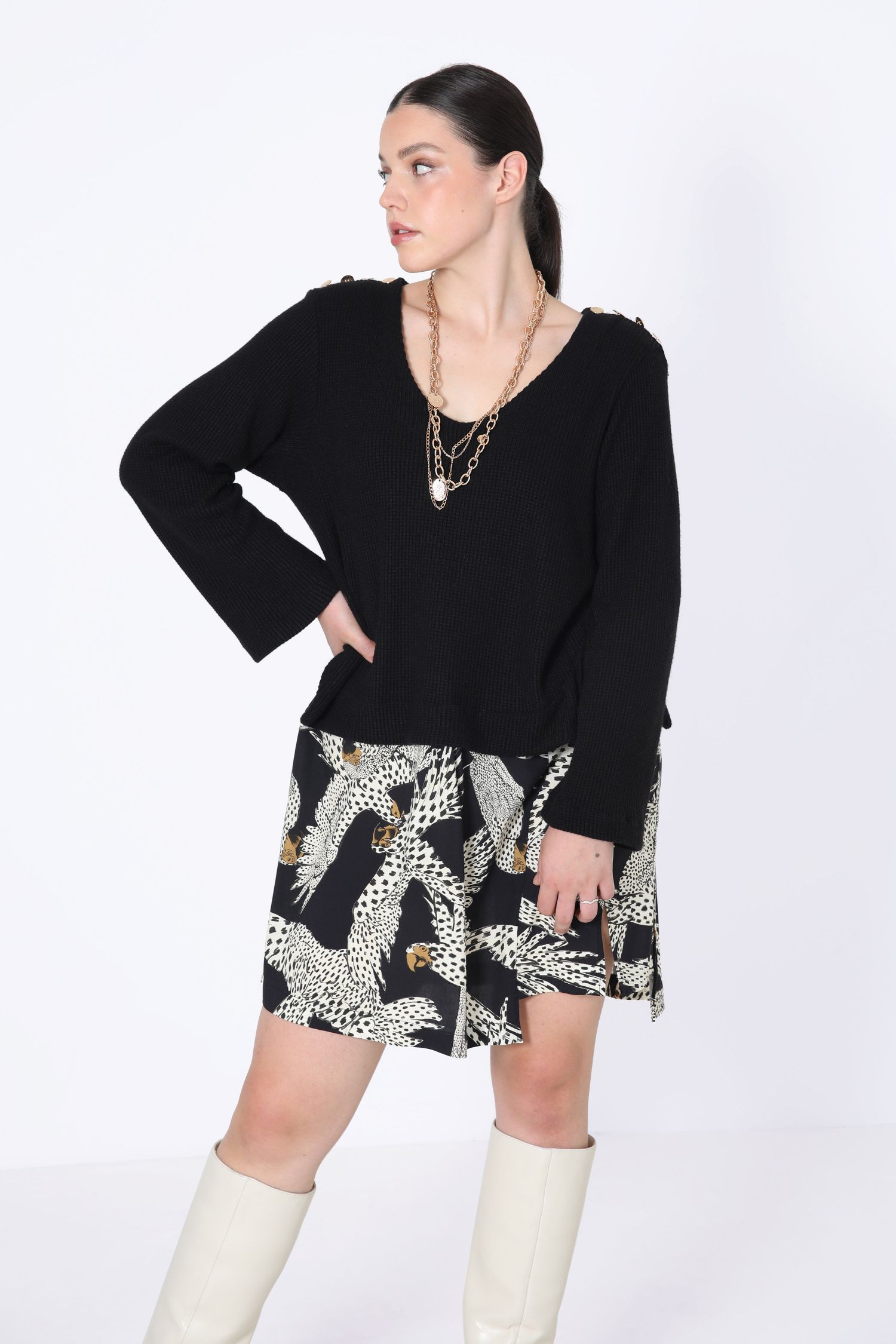 Plain knit sweater with overlay effect with printed bottom.