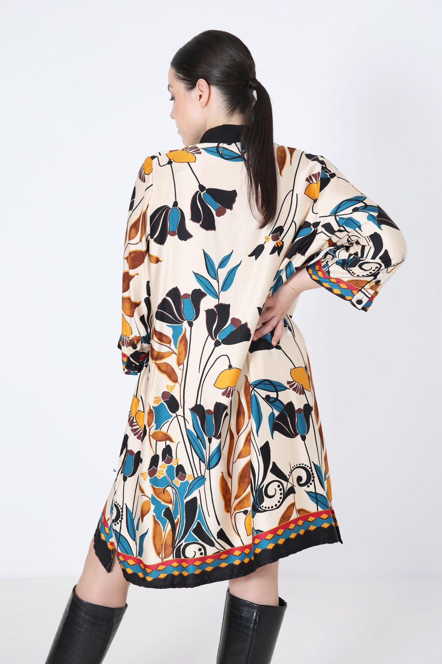 Floral patterned shirt dress with base