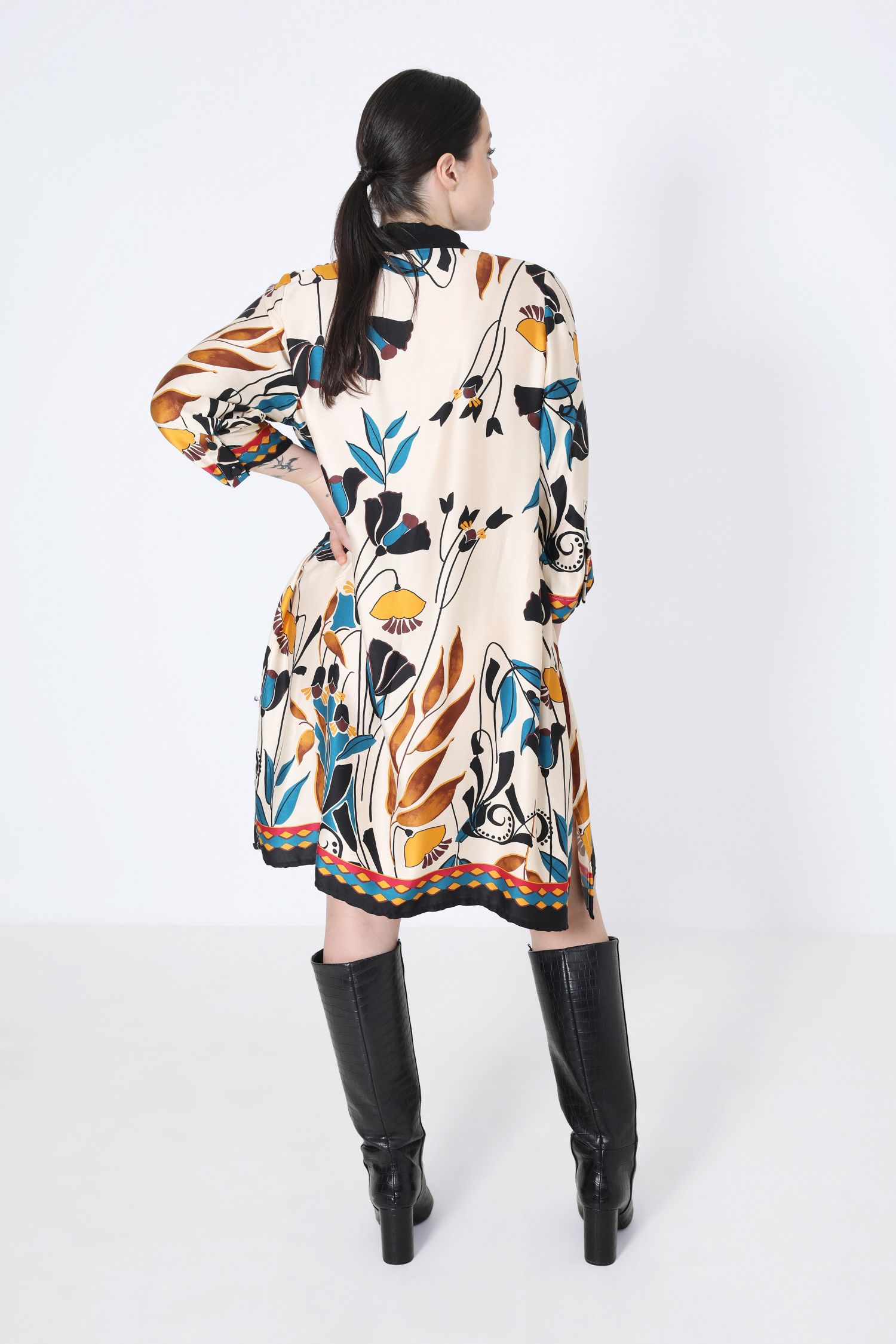 Floral patterned shirt dress with base
