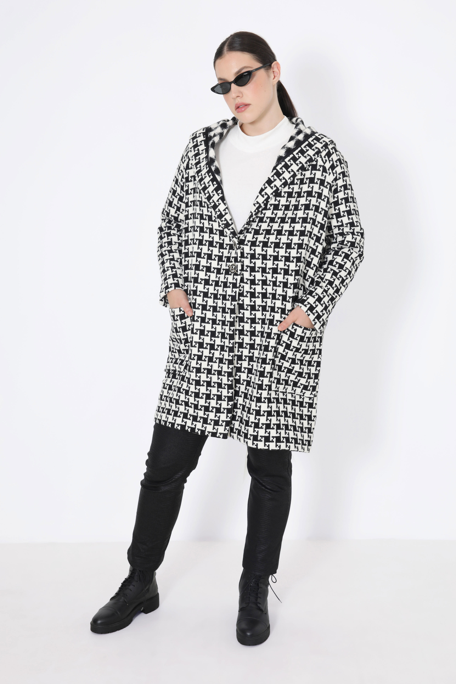 Houndstooth vest with hood
