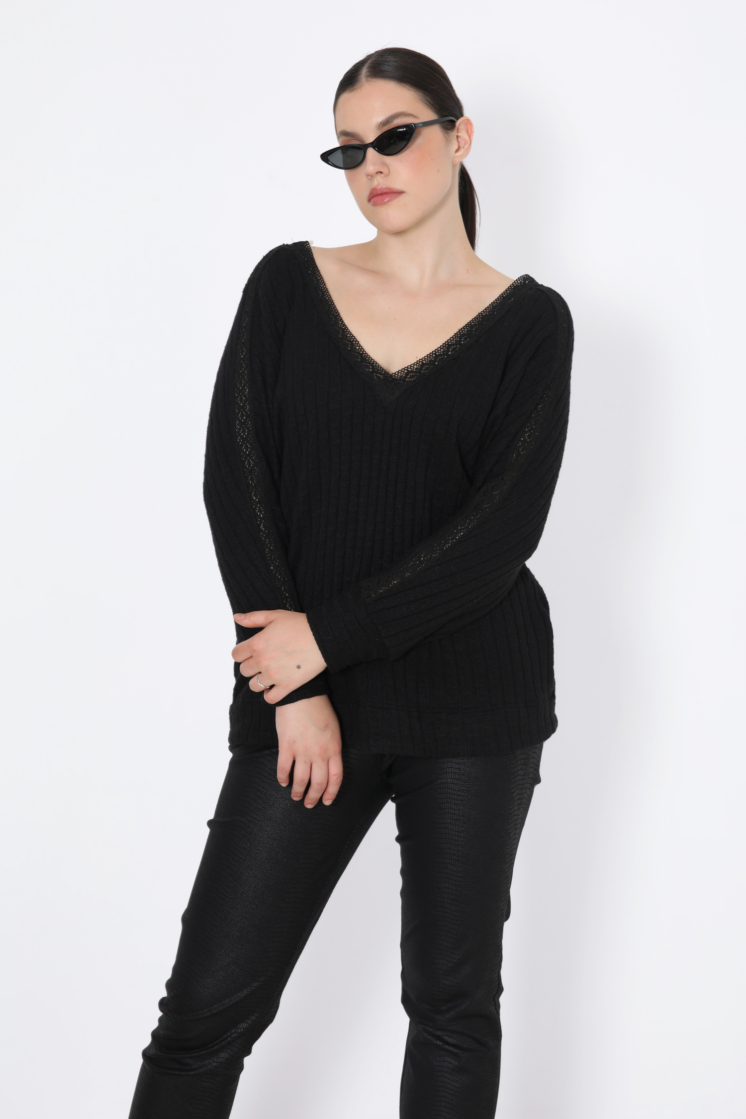Cable-effect knit sweater with braid
