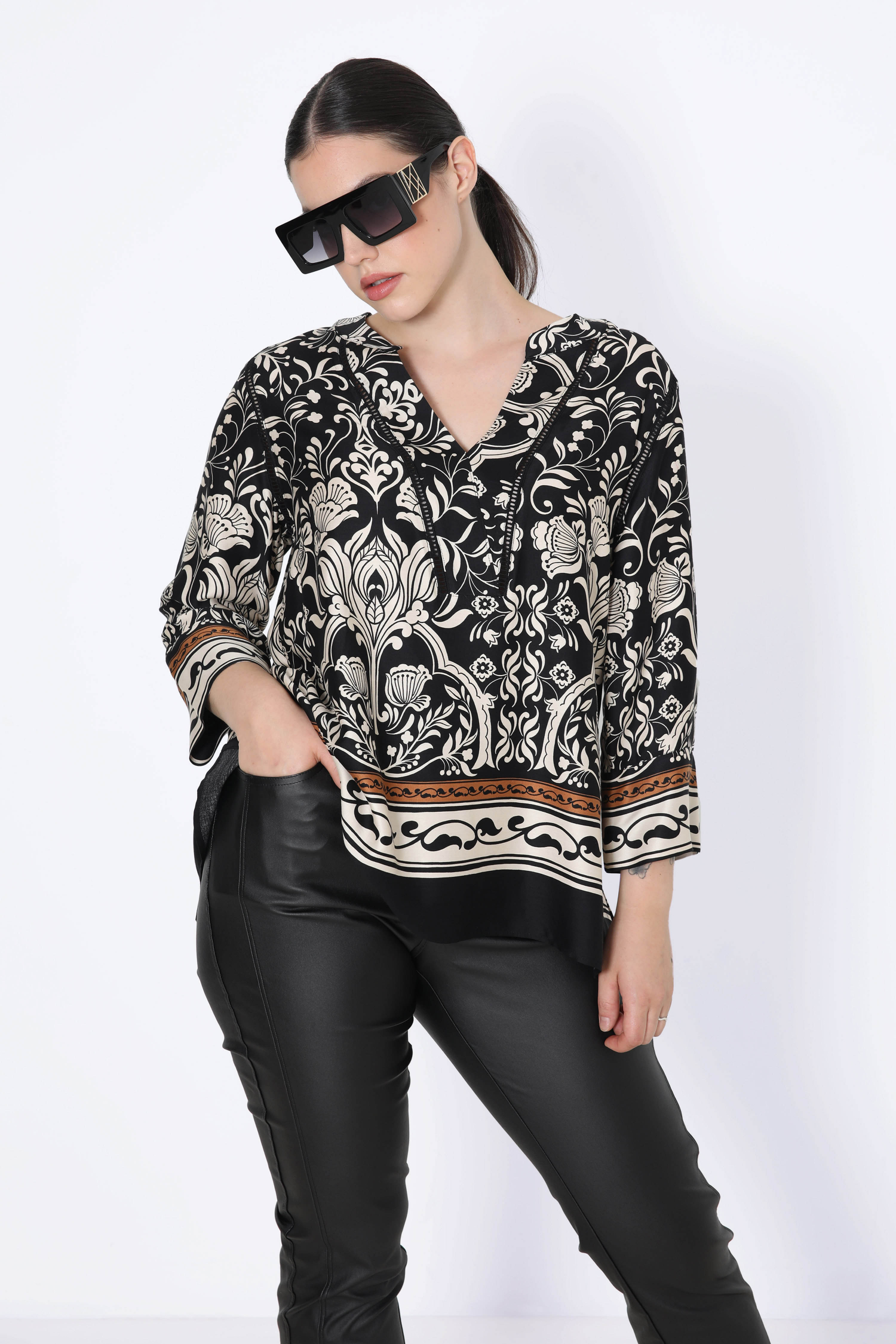 blouse en imprimé avec une base effet satiné