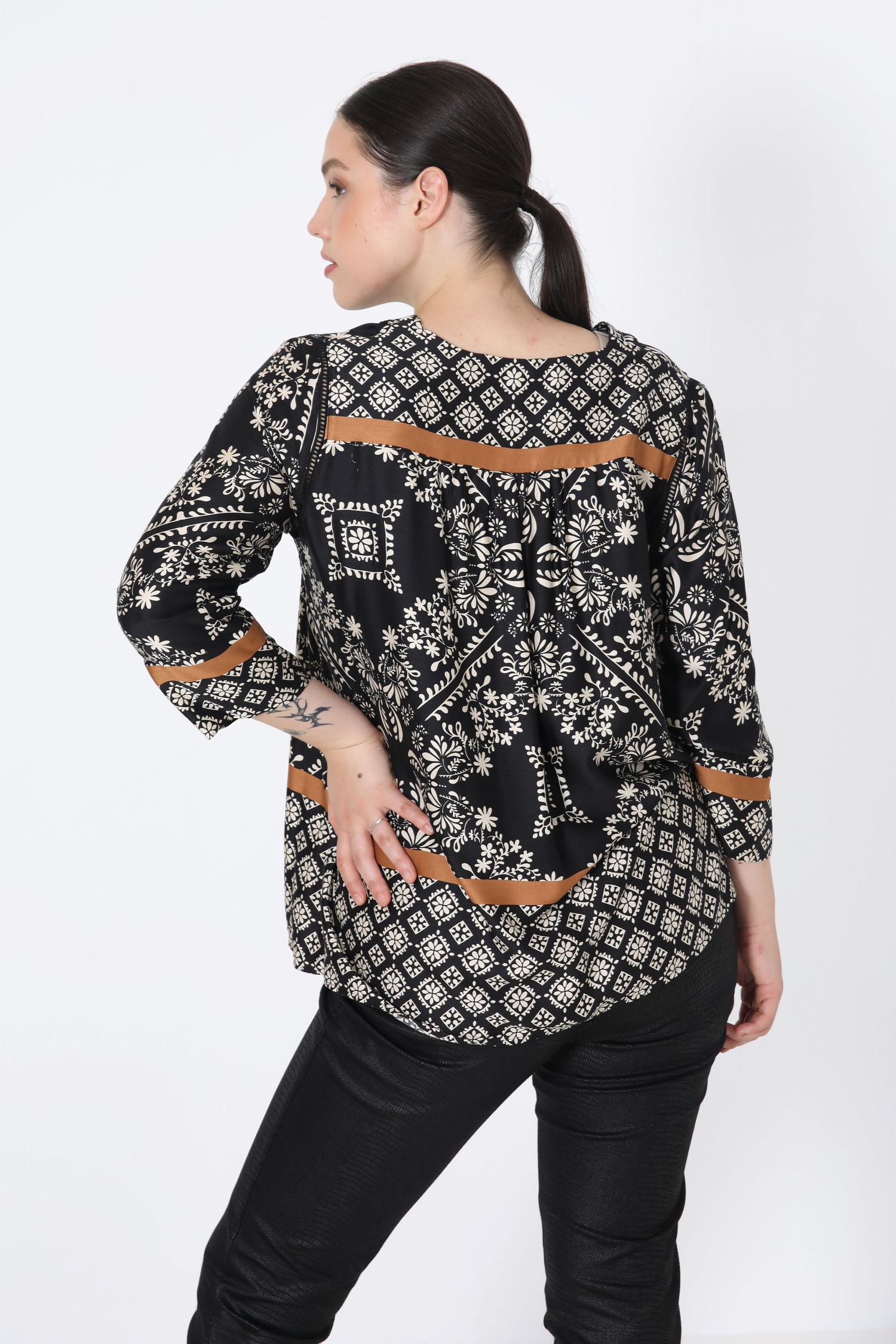 printed blouse with a satin-effect base