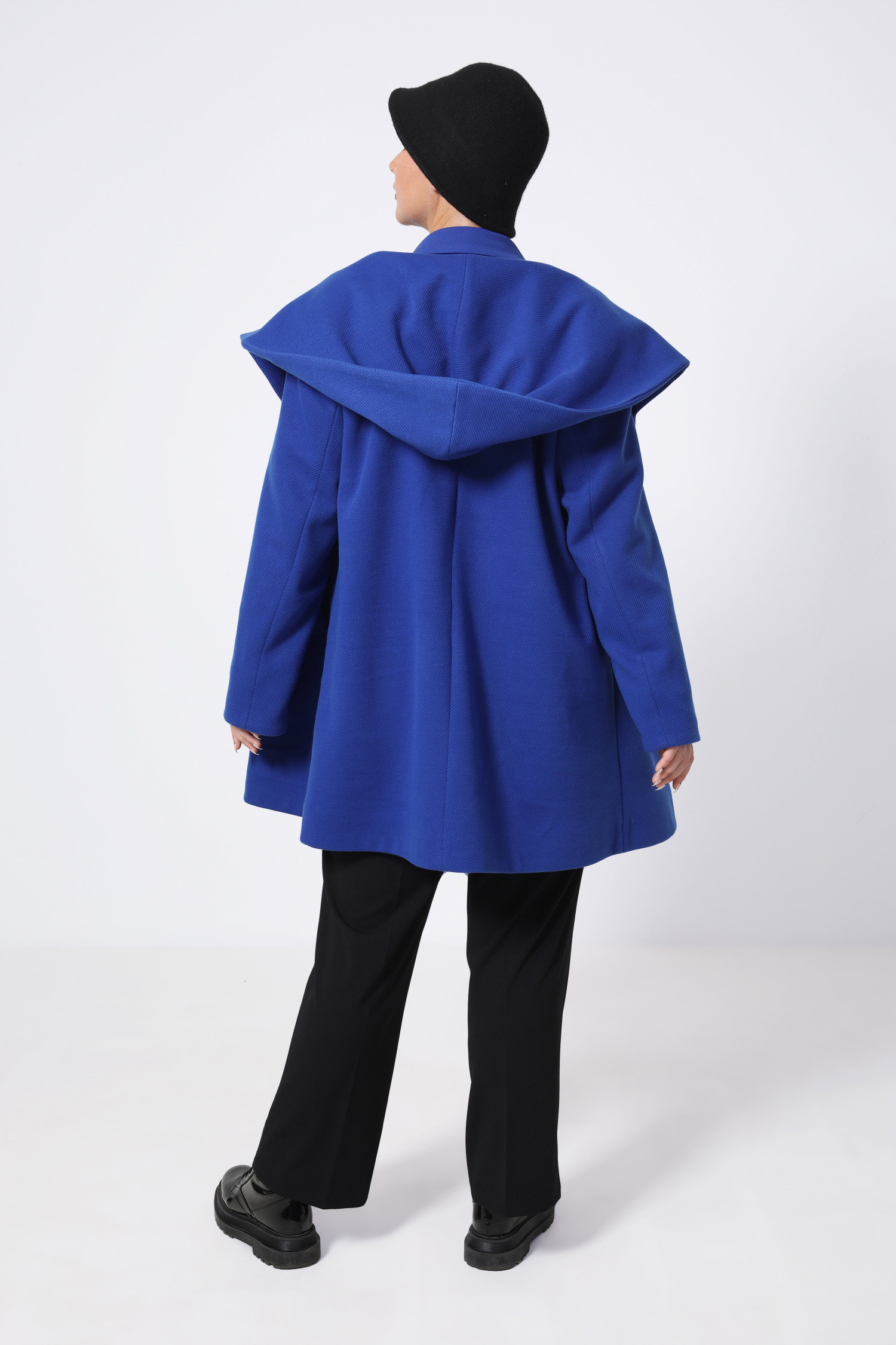 Plain 7/8 coat with a hood