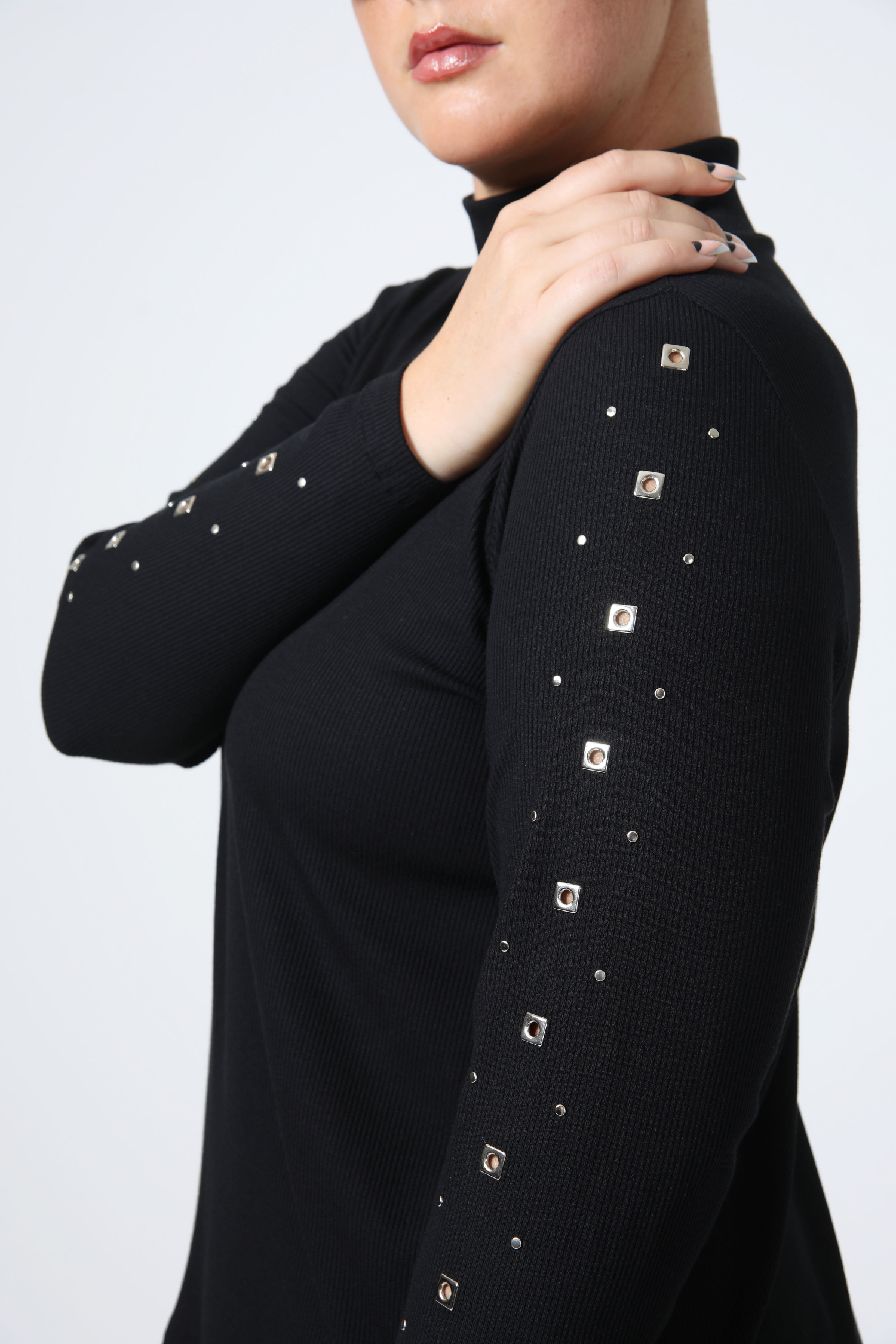 2.1 rib sweater with eyelets on the sleeve