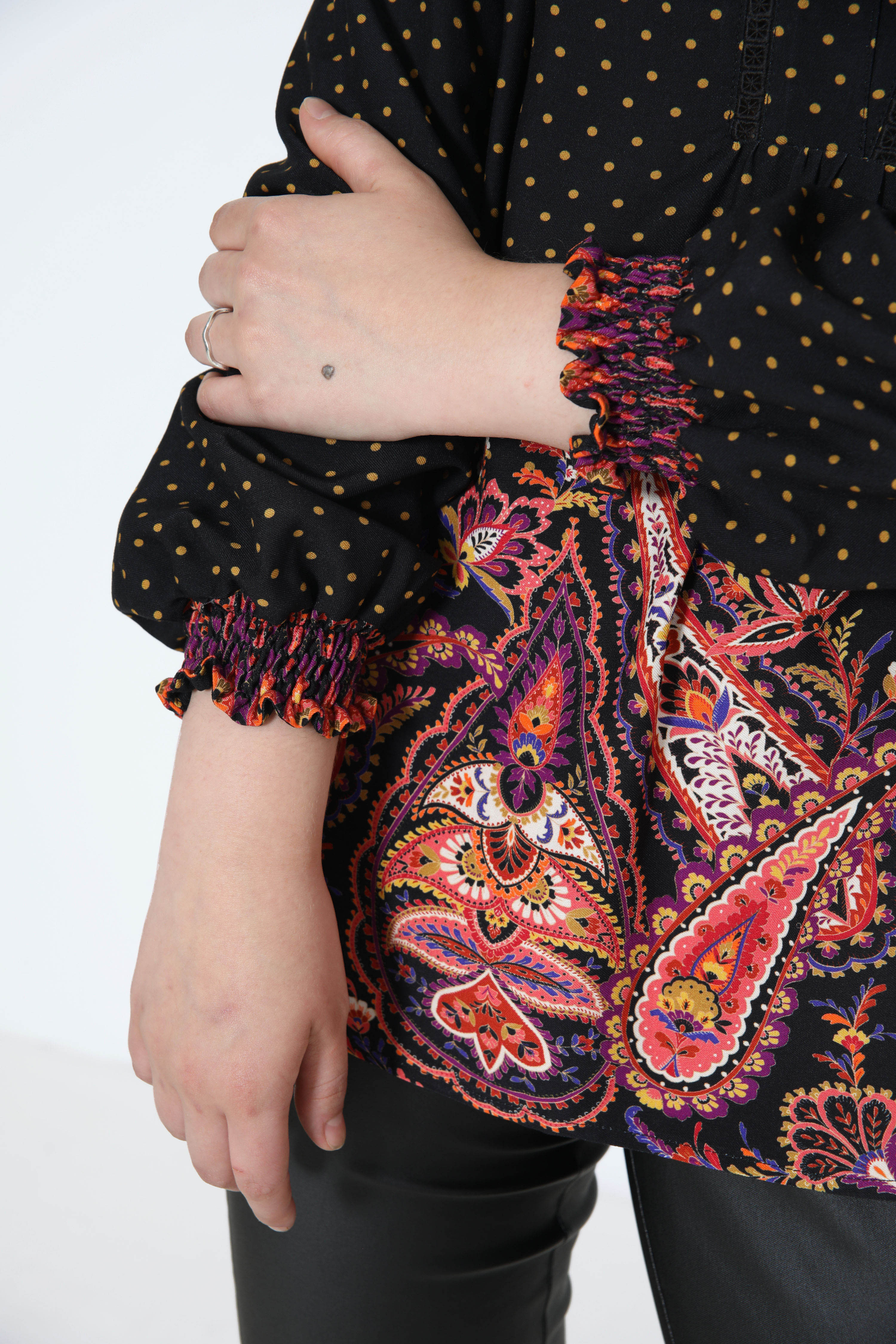 Printed blouse with basic pattern