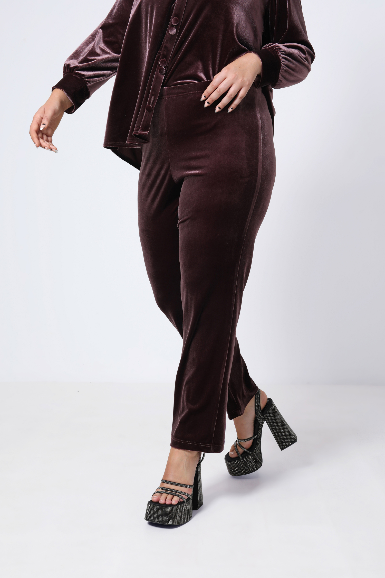 Pantalon droit en velours lisse stretch