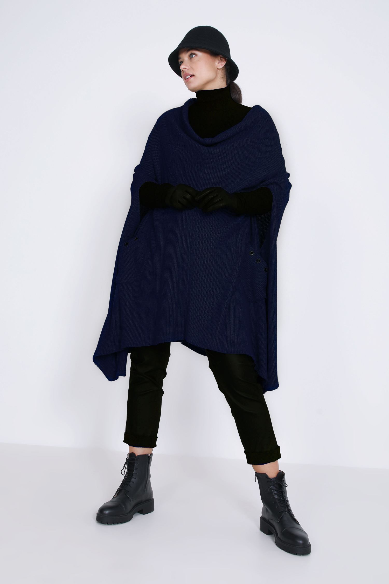 Pancho with wide plain knit collar