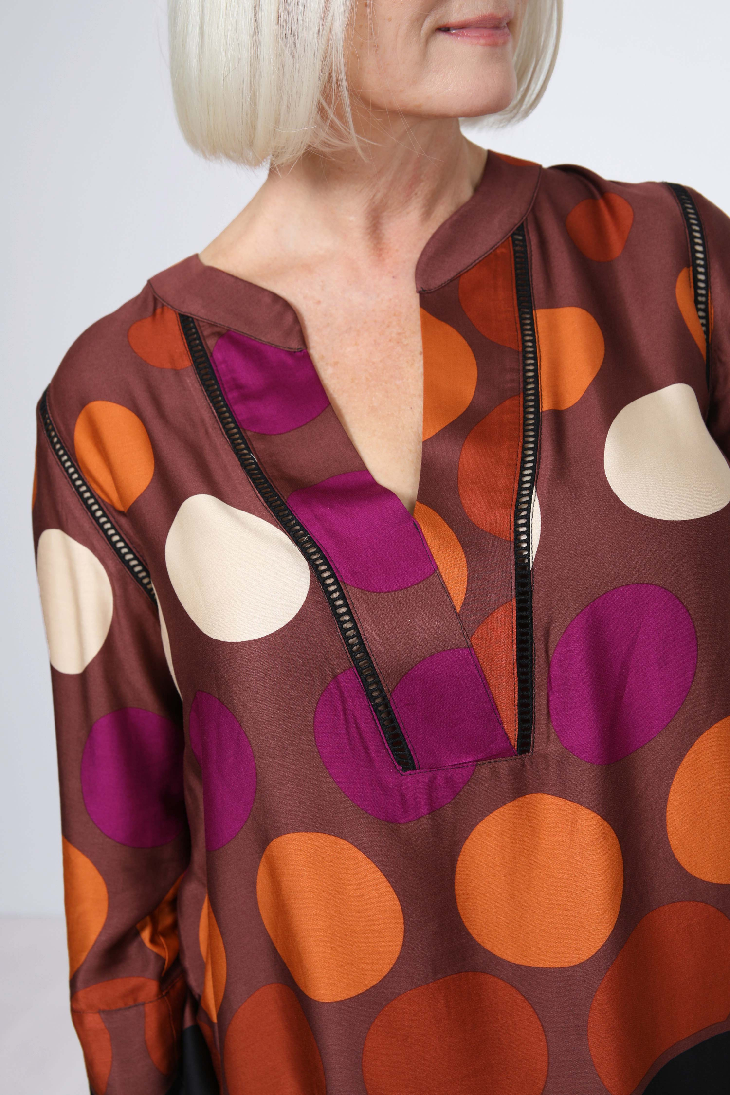 Blouse with a basic print