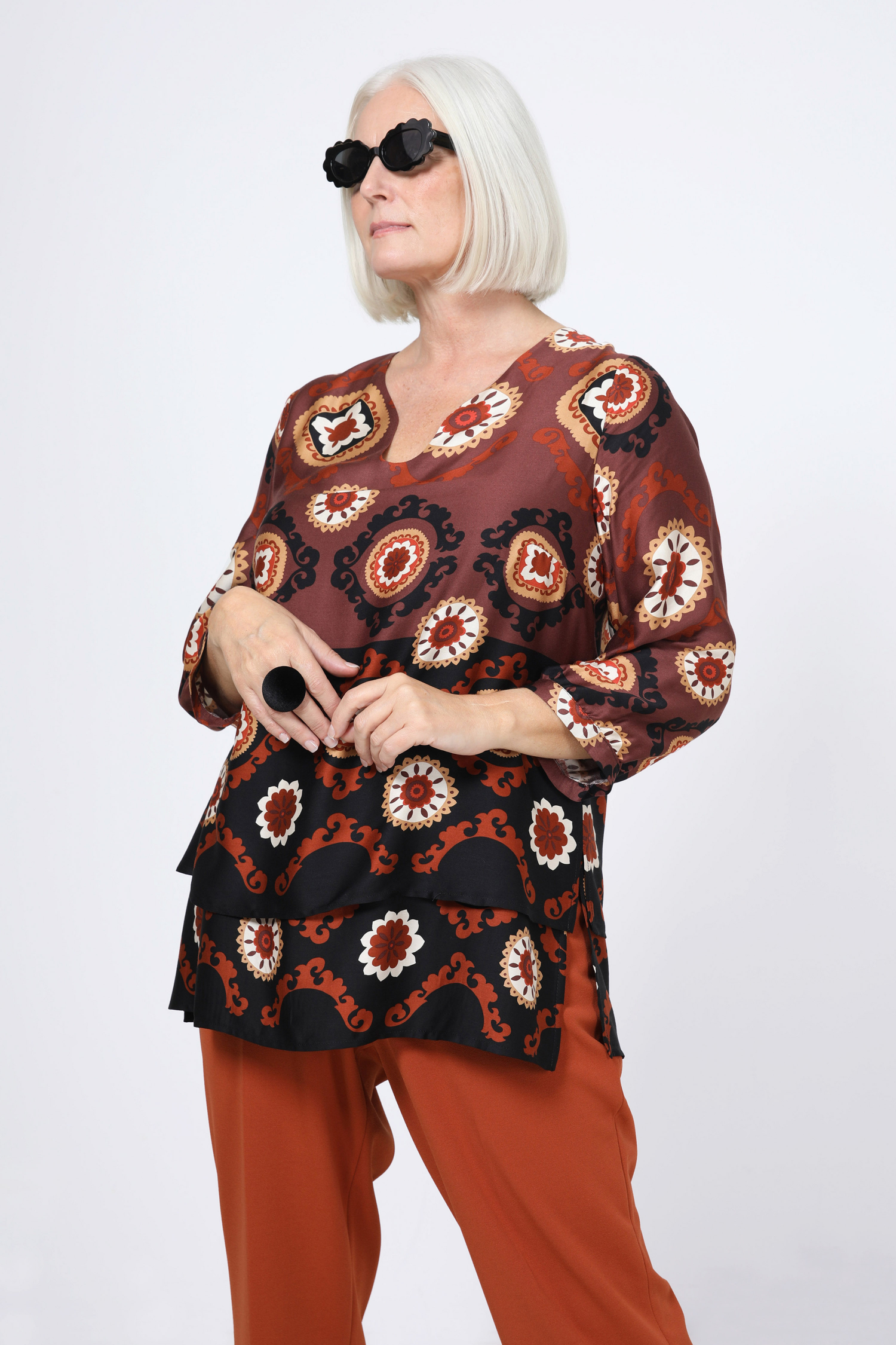 Blouse in layered pattern with a base