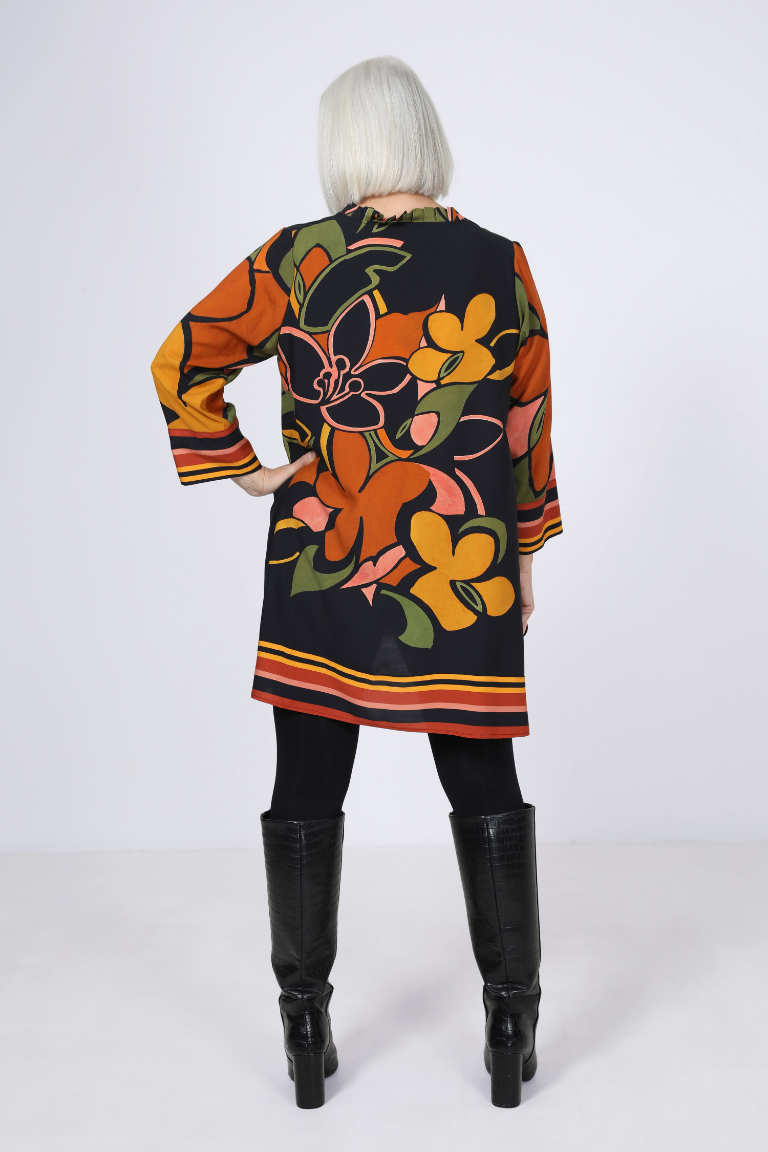 Printed tunic with a basic pattern